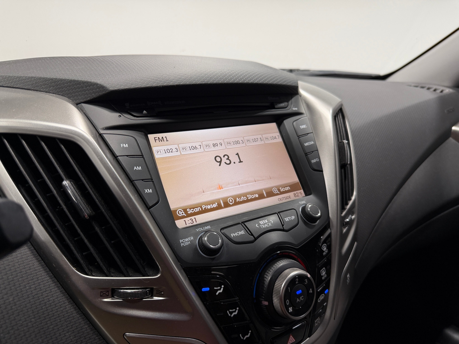 Thumbnail: 2012 Hyundai Veloster - 4