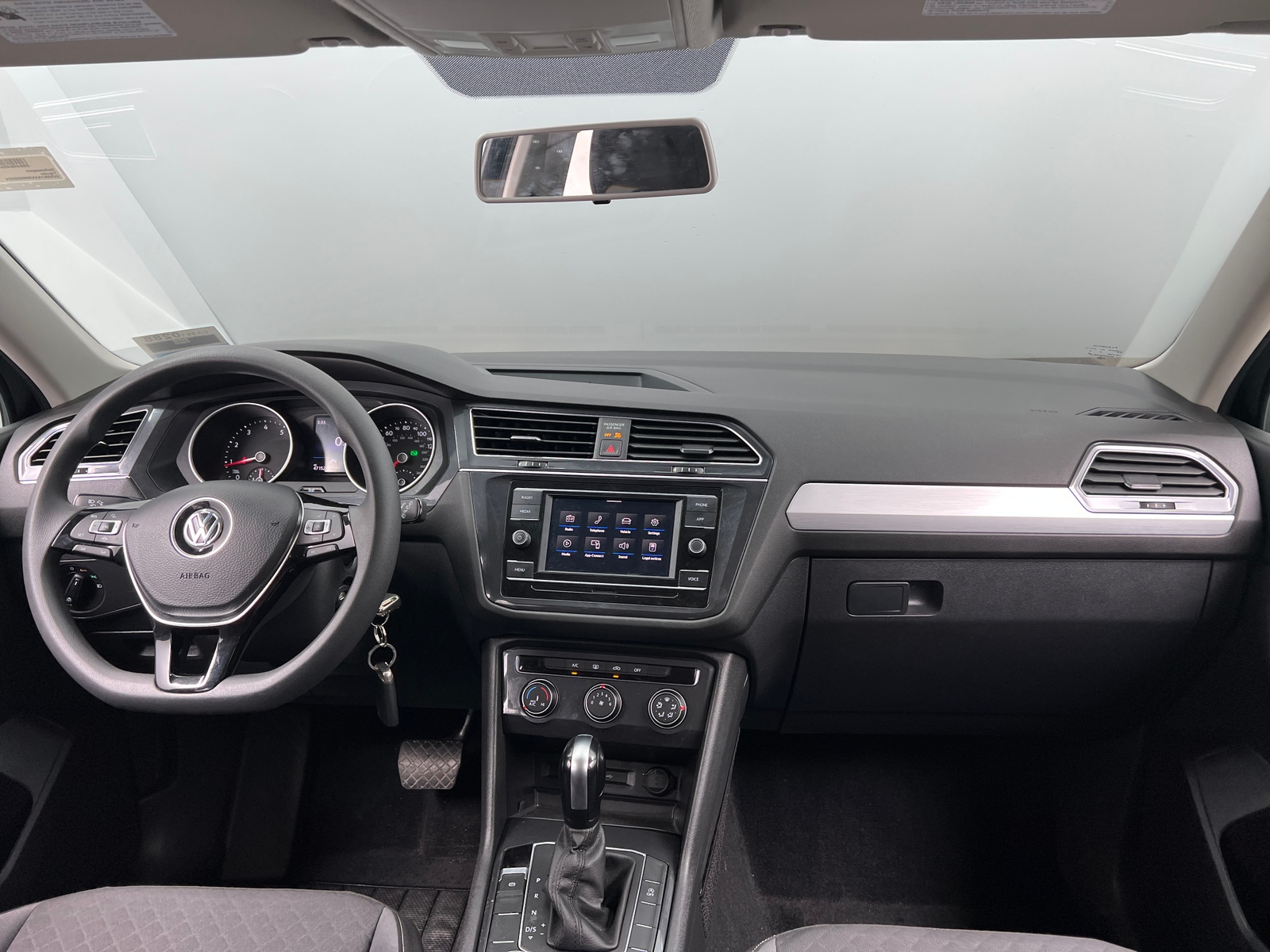Thumbnail: 2021 Volkswagen Tiguan - 3