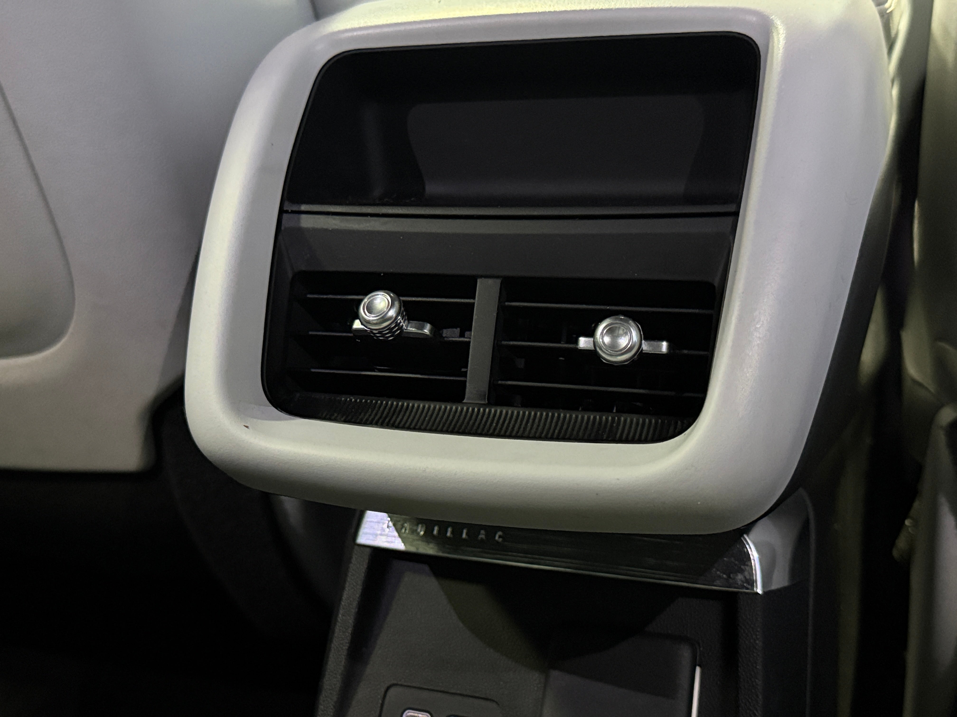 Used 2024 Cadillac LYRIQ Luxury 2 with VIN 1GYKPRRL0RZ114489 for sale in Oak Creek, WI
