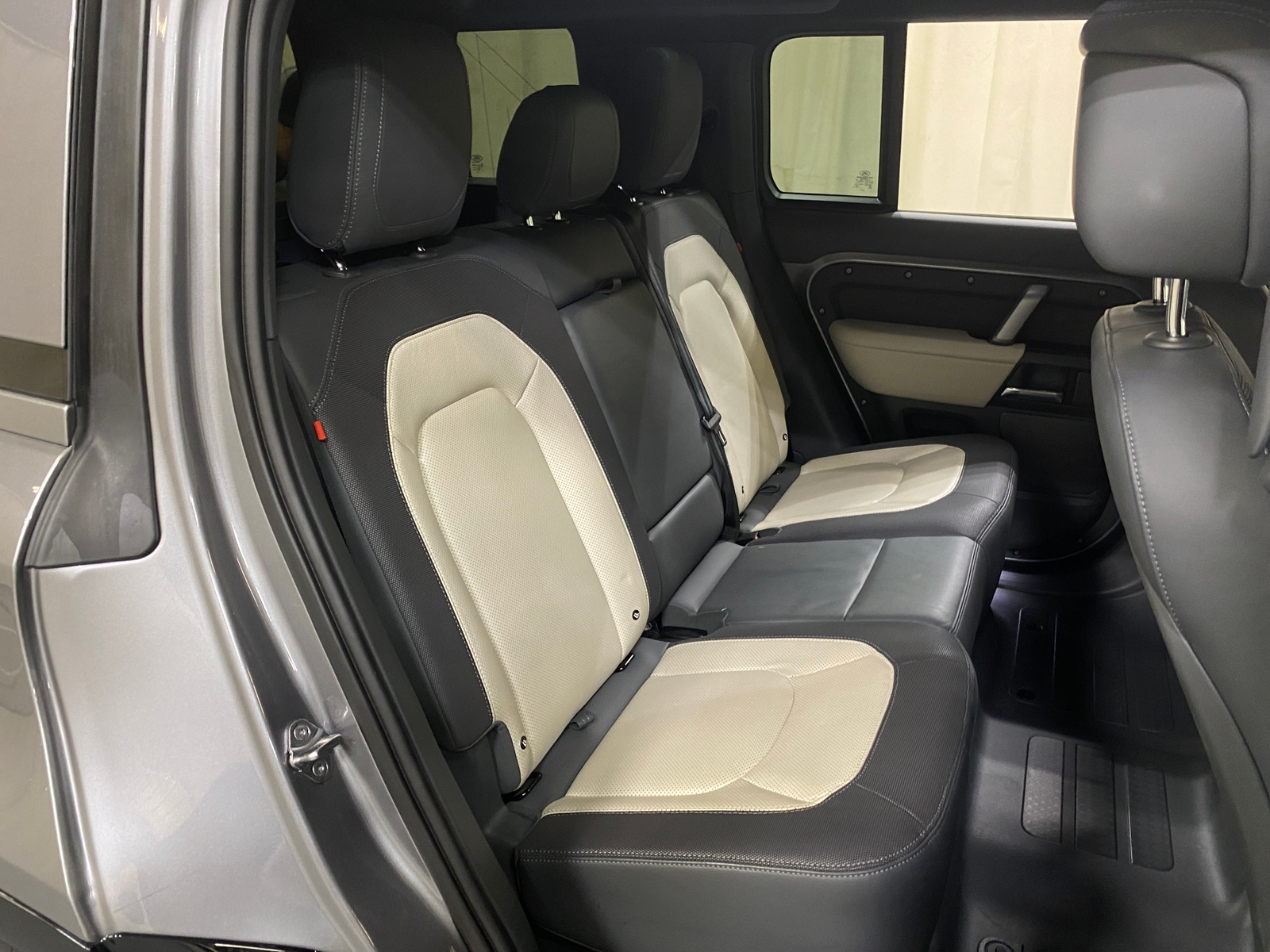 Thumbnail: 2023 Land Rover Defender - 5