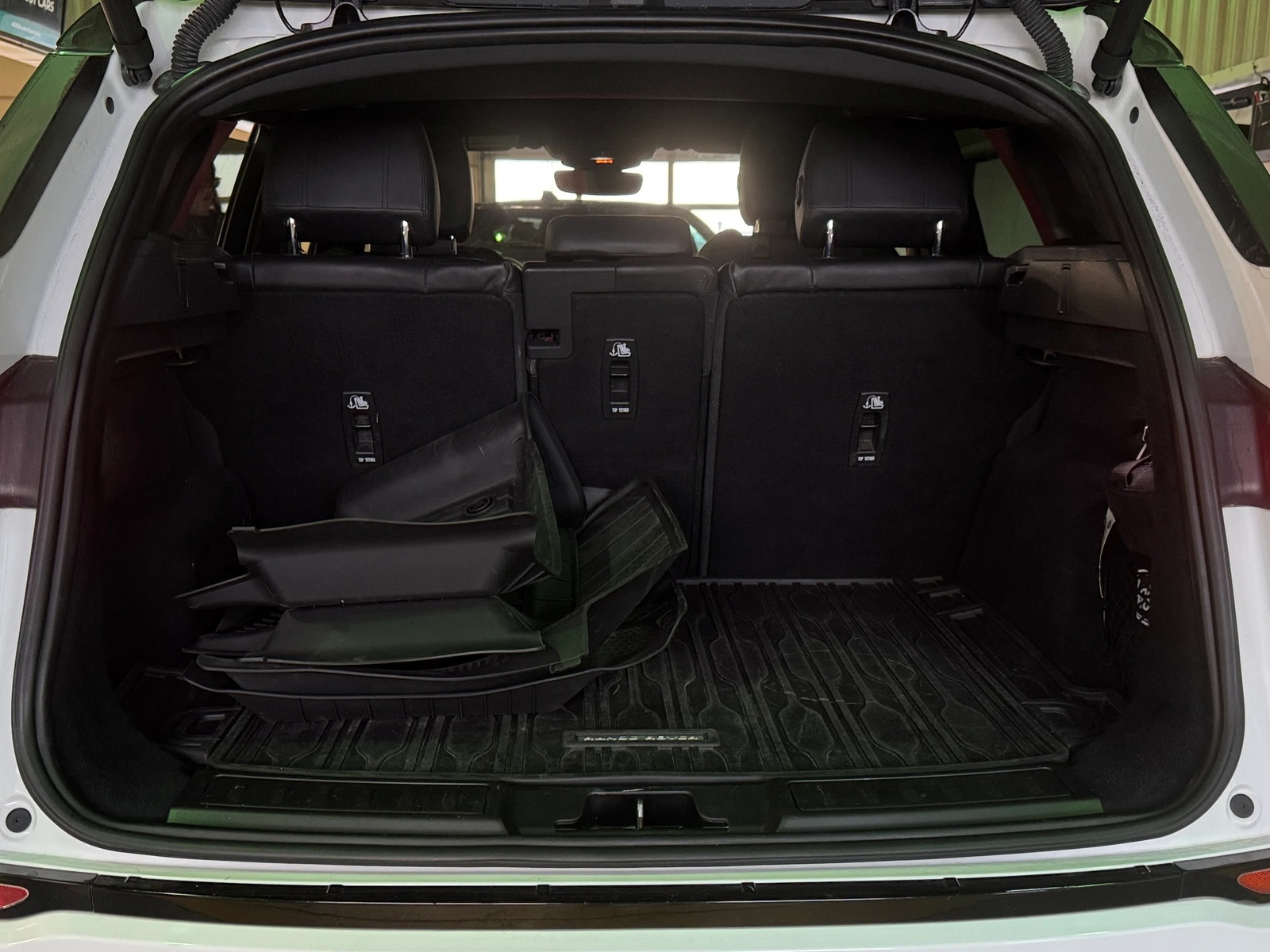 Thumbnail: 2020 Land Rover Range Rover Evoque - 6