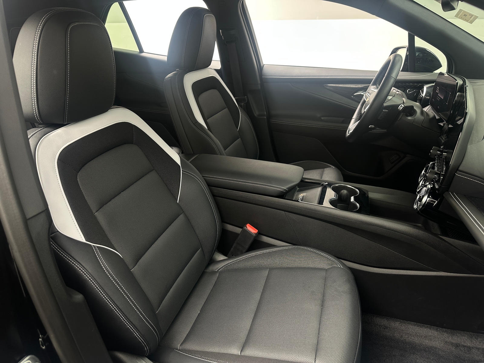 Thumbnail: 2024 Chevrolet Blazer EV - 2