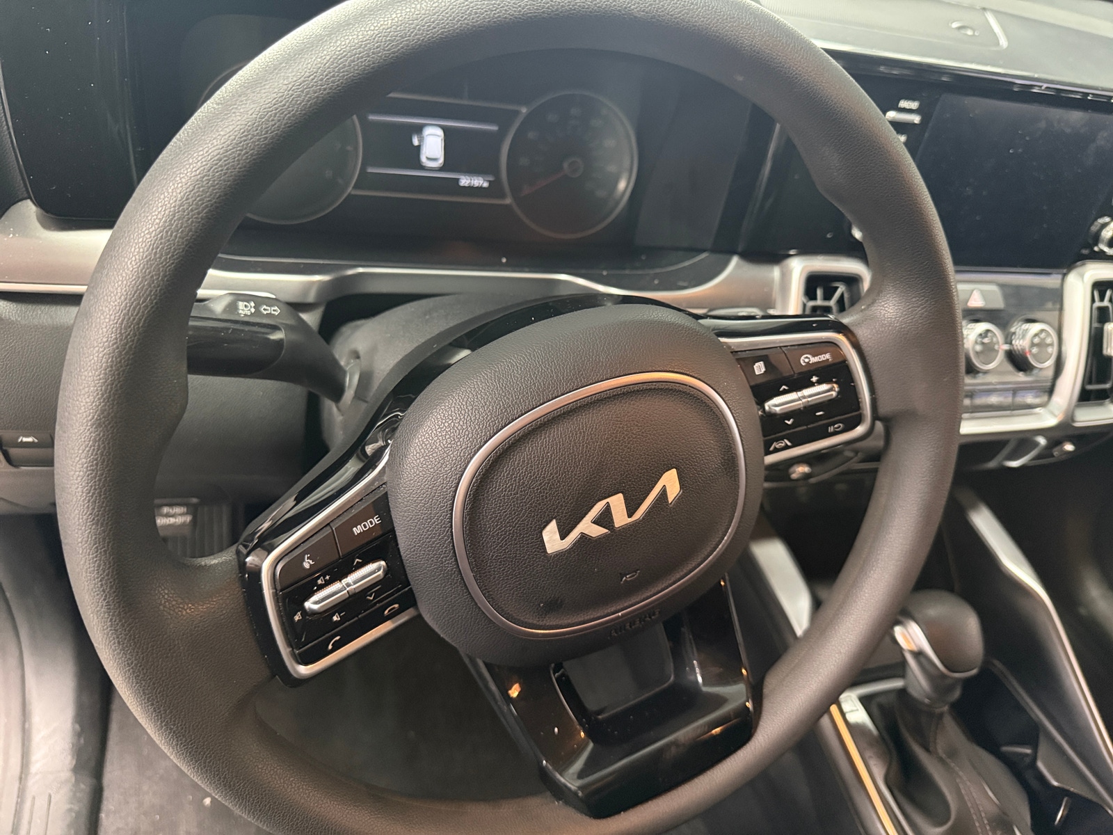 Thumbnail: 2023 Kia Sorento - 5