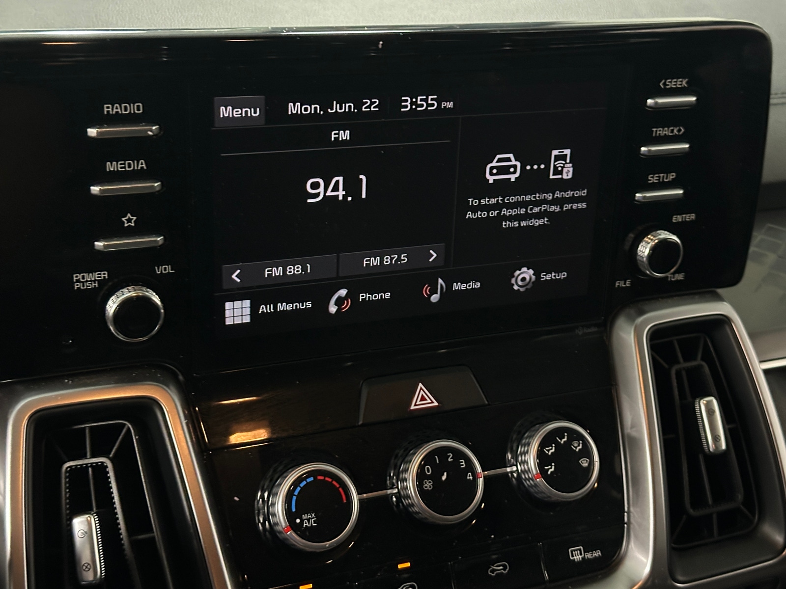 Thumbnail: 2023 Kia Sorento - 4