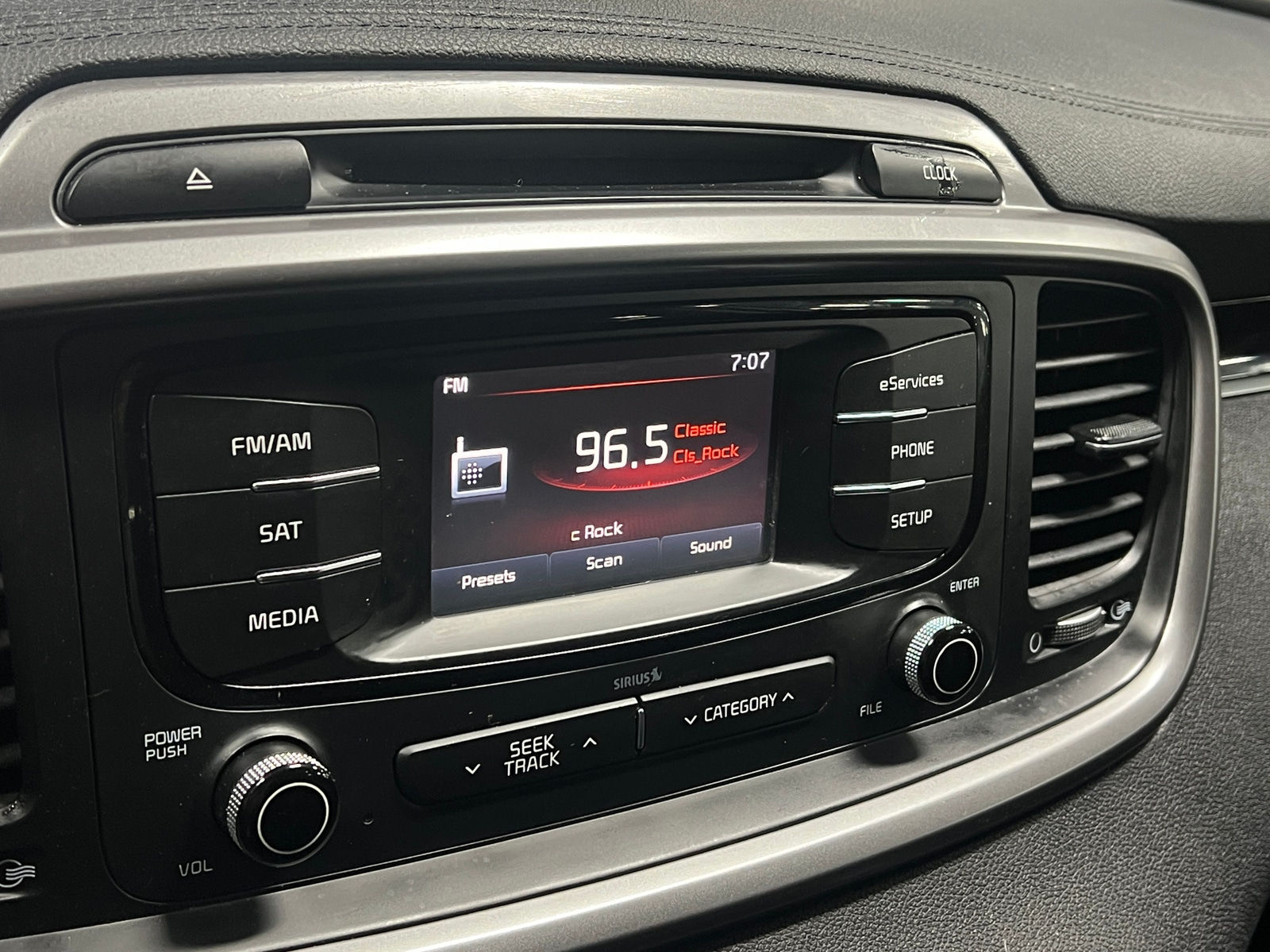 Thumbnail: 2016 Kia Sorento - 4