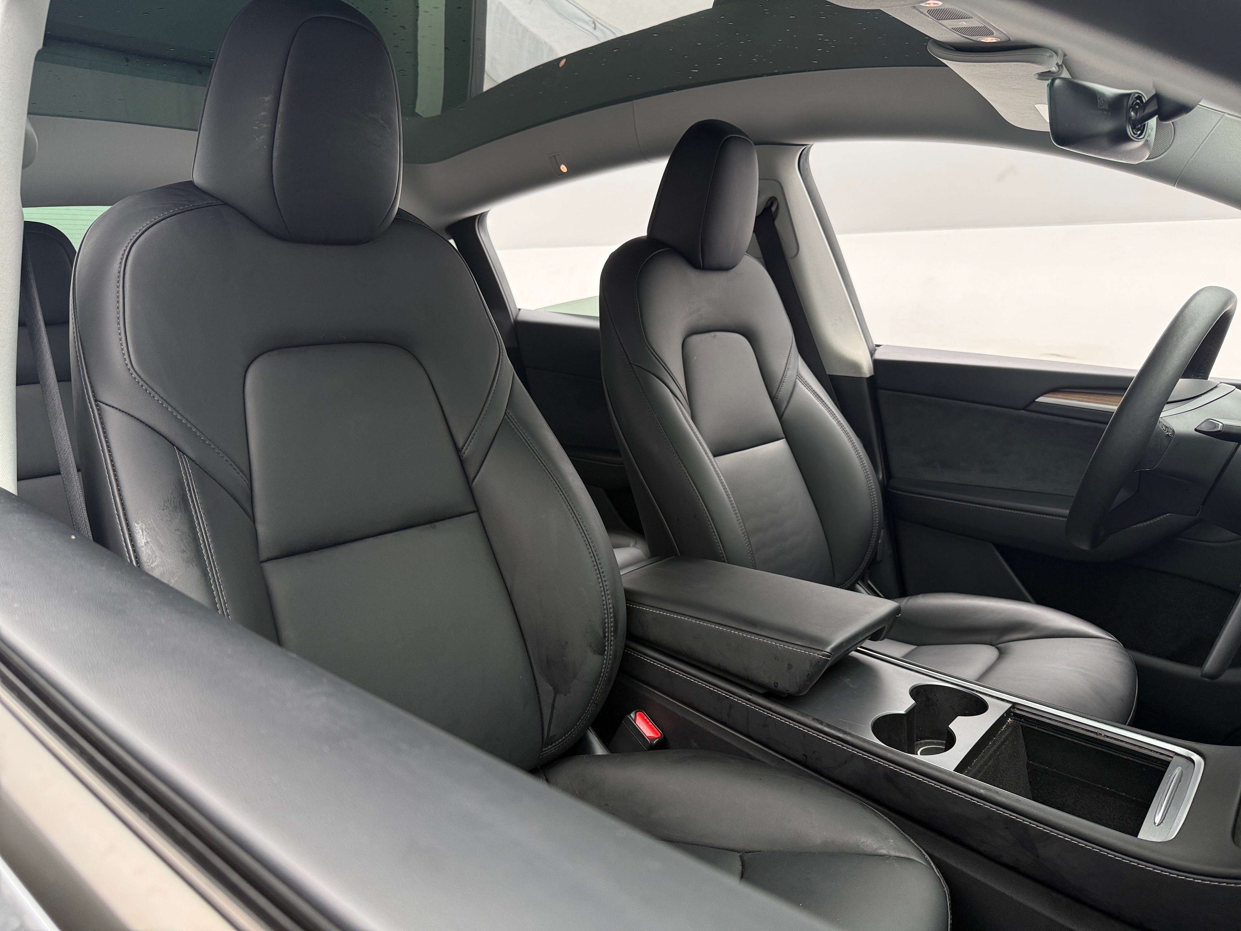 Used 2024 Tesla Model Y Long Range with VIN 7SAYGDEE1RA302096 for sale in Oak Creek, WI