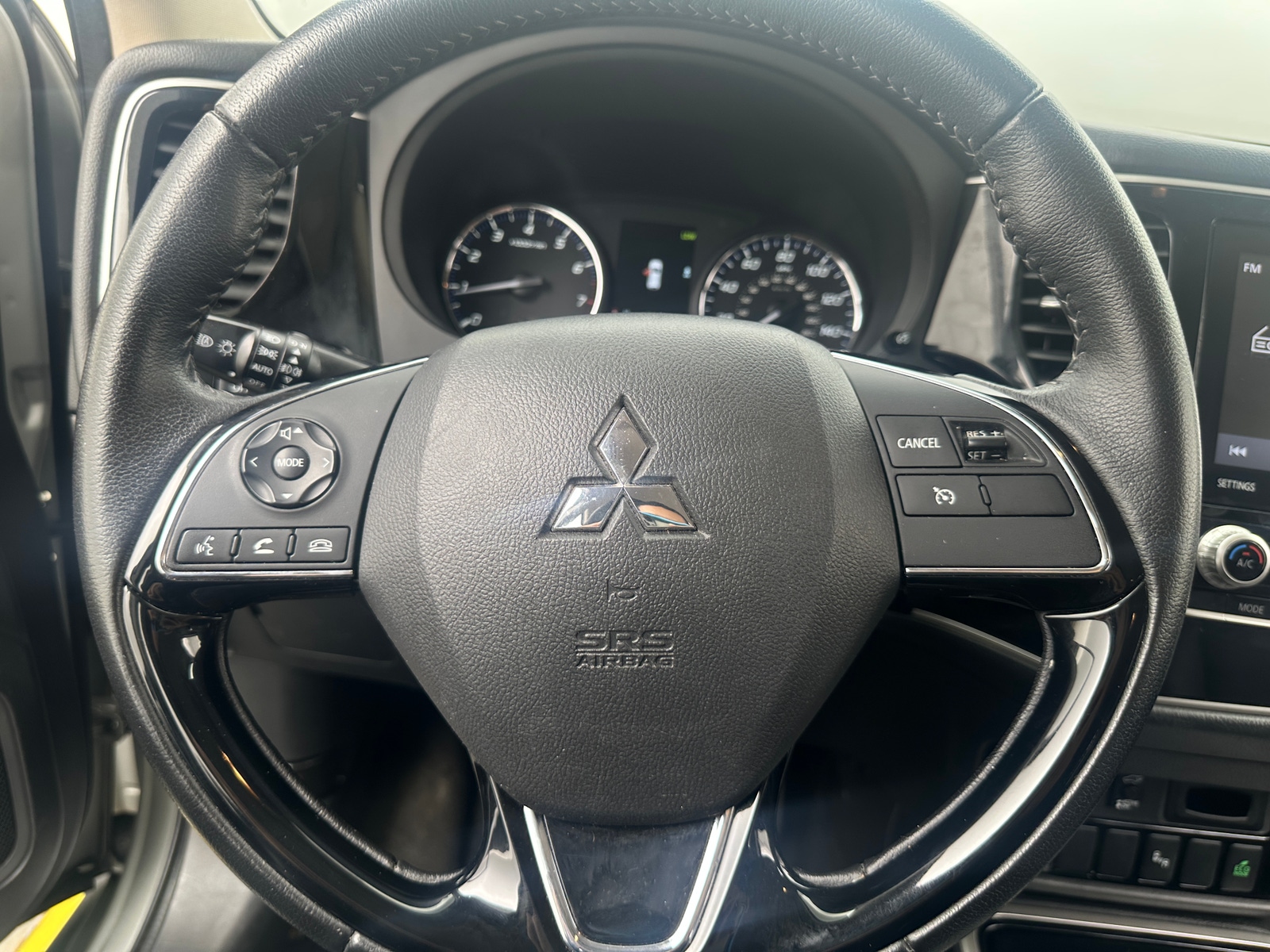 Thumbnail: 2020 Mitsubishi Outlander - 4