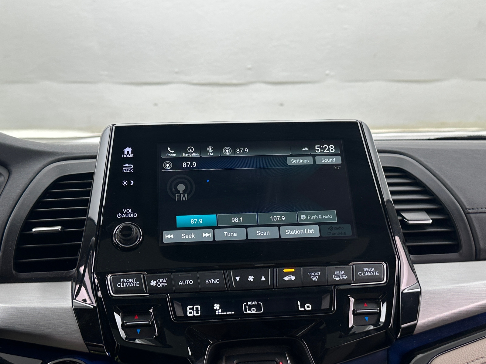 Thumbnail: 2018 Honda Odyssey - 3