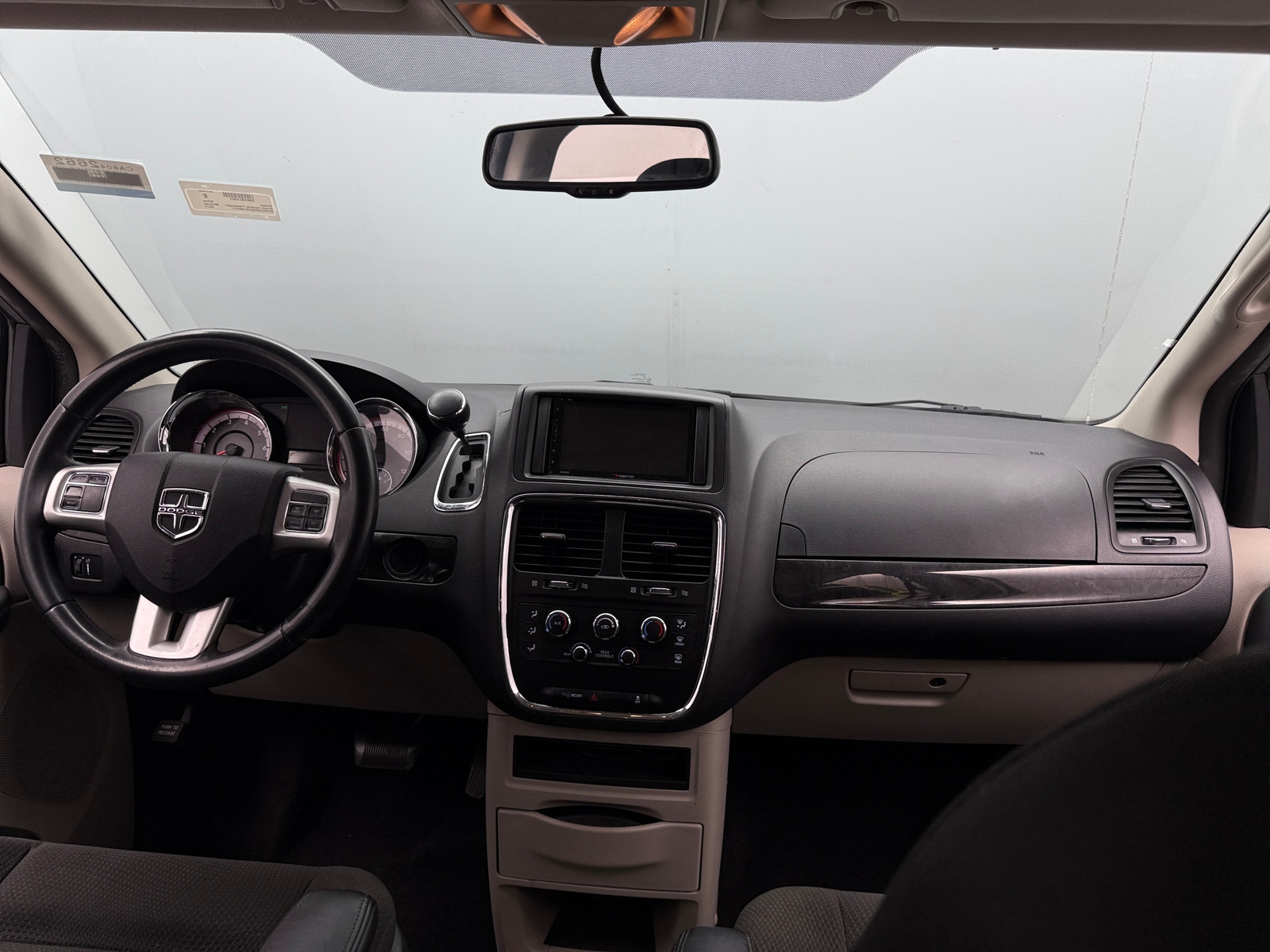 Thumbnail: 2017 Dodge Grand Caravan - 3