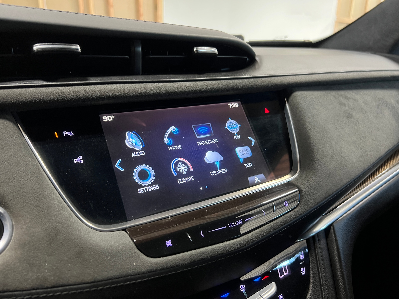 Thumbnail: 2017 Cadillac XT5 - 3