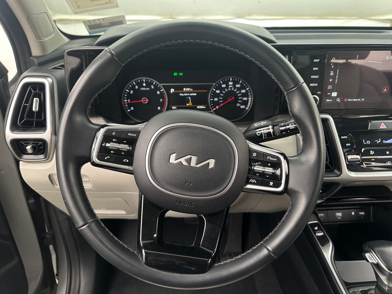 Thumbnail: 2023 Kia Sorento - 4