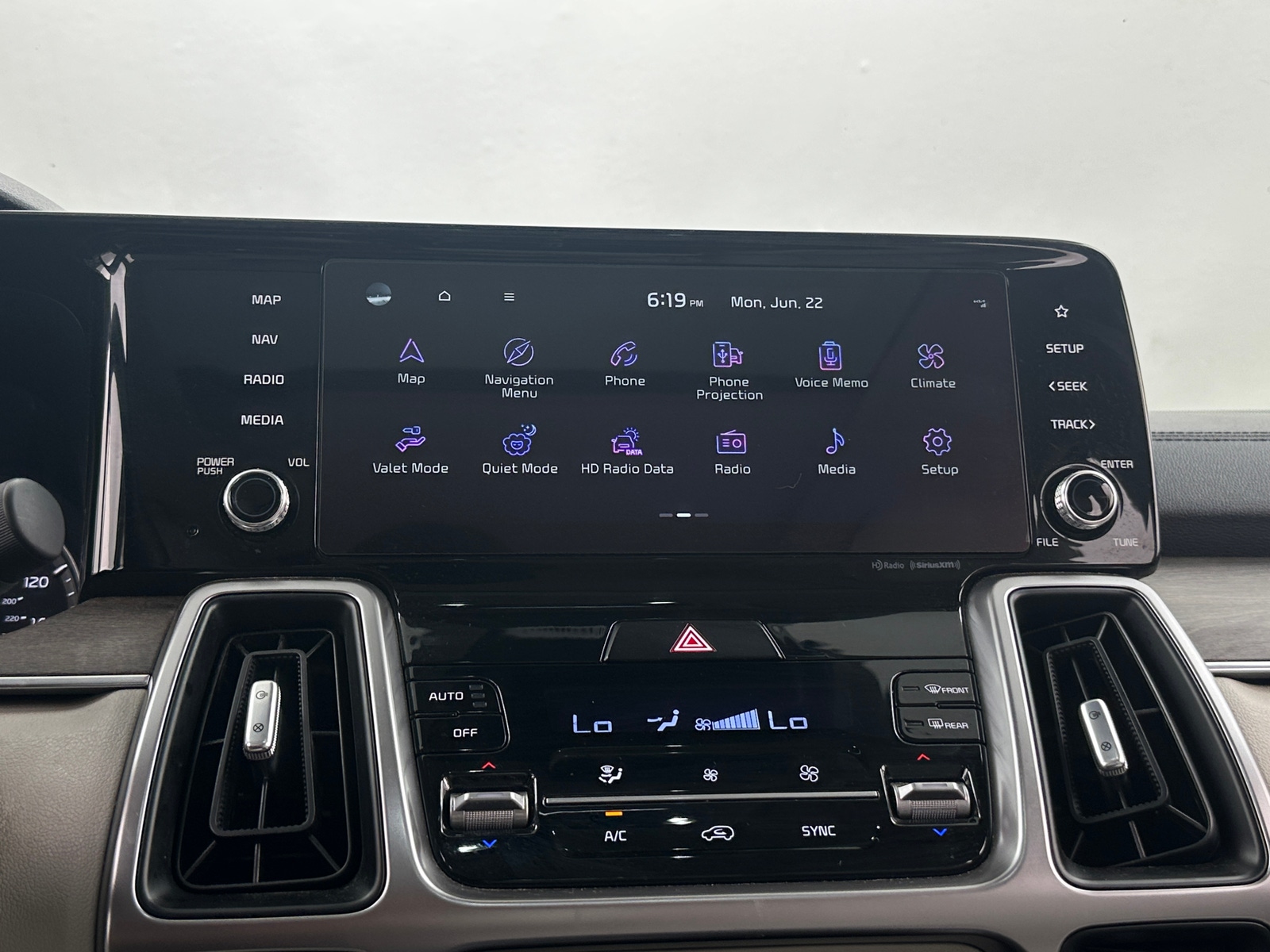Thumbnail: 2023 Kia Sorento - 3