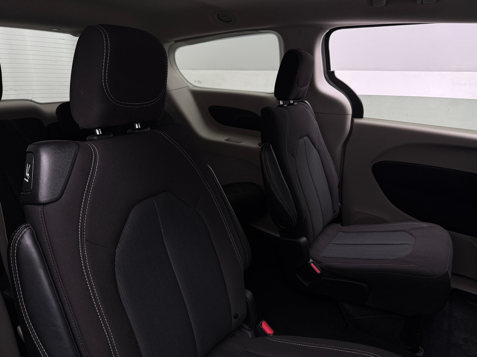 Thumbnail: 2023 Chrysler Voyager - 6