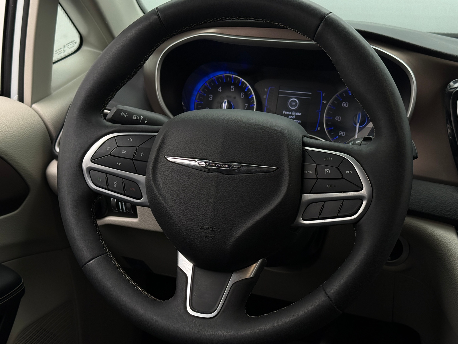 Thumbnail: 2023 Chrysler Voyager - 5