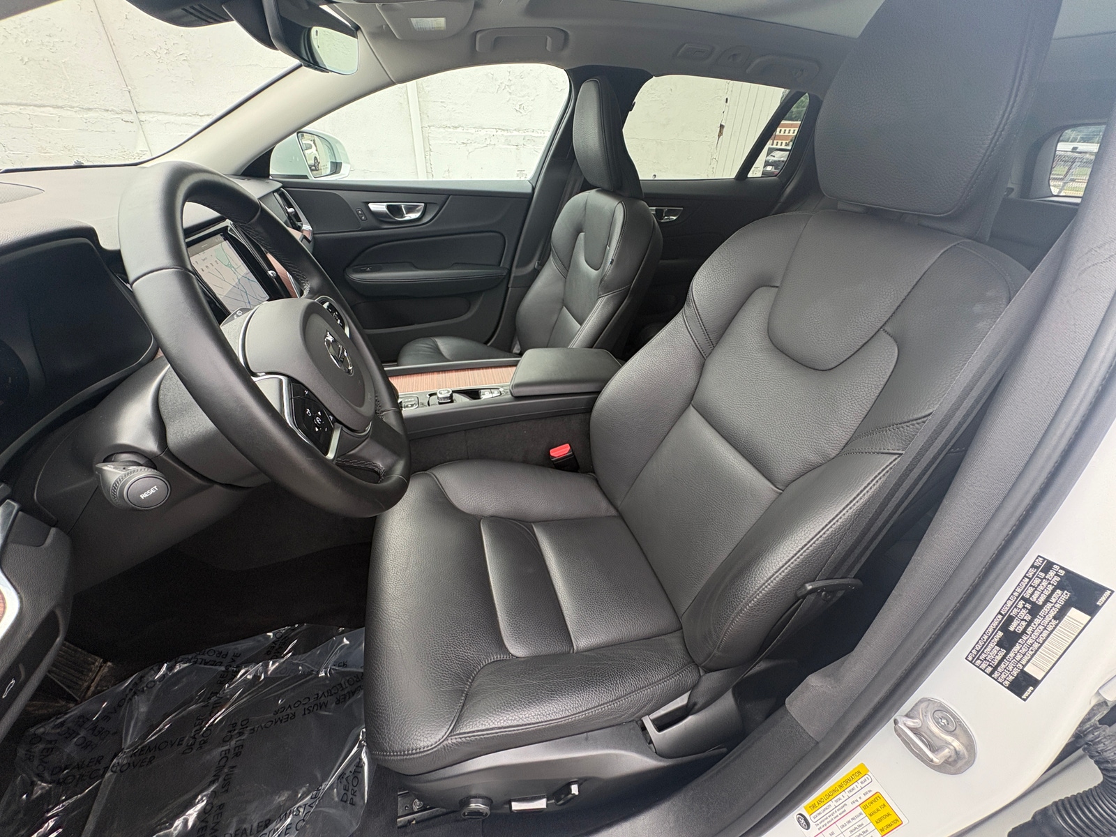 Thumbnail: 2025 Volvo V60 - 2