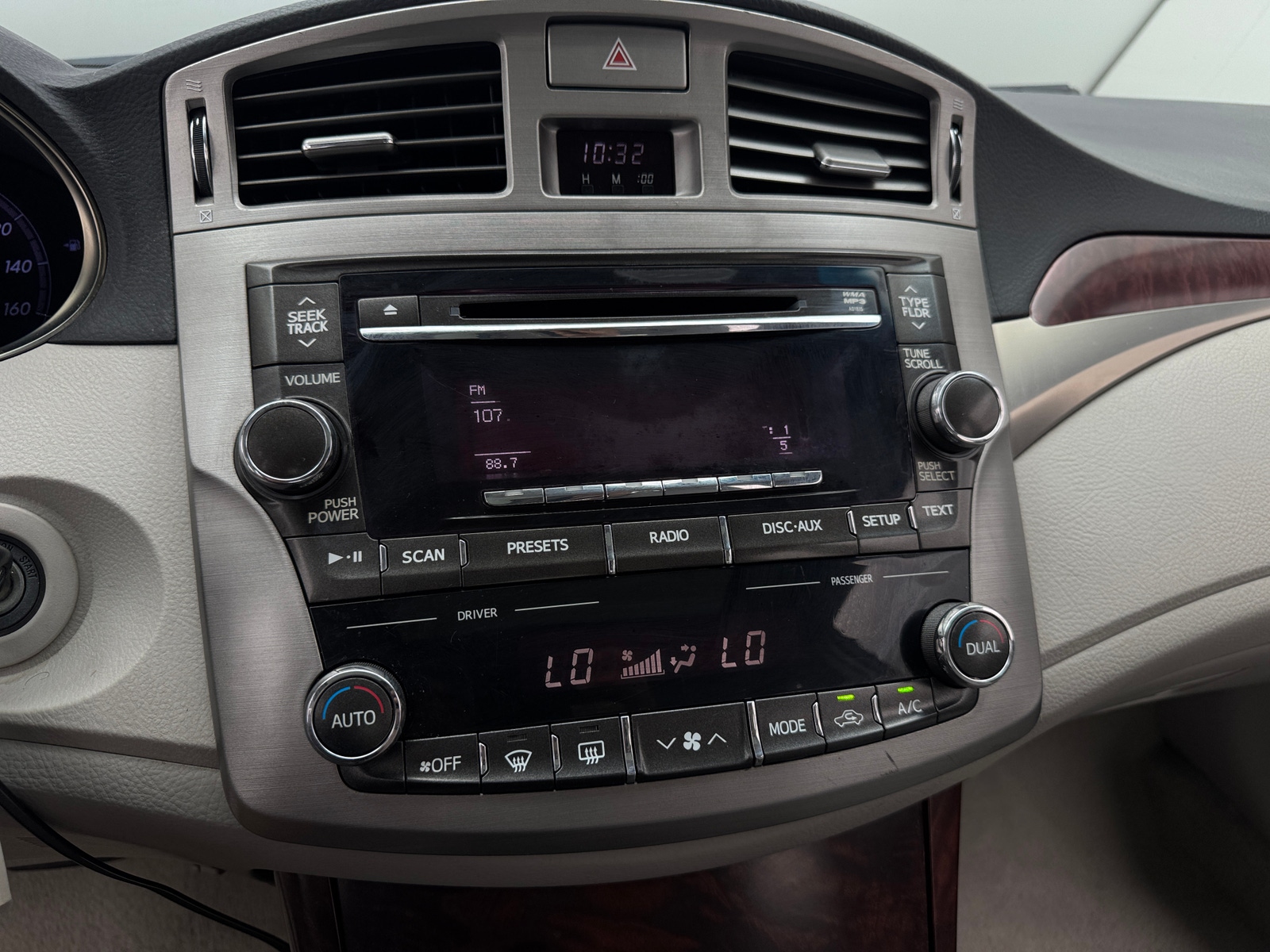 Thumbnail: 2011 Toyota Avalon - 4