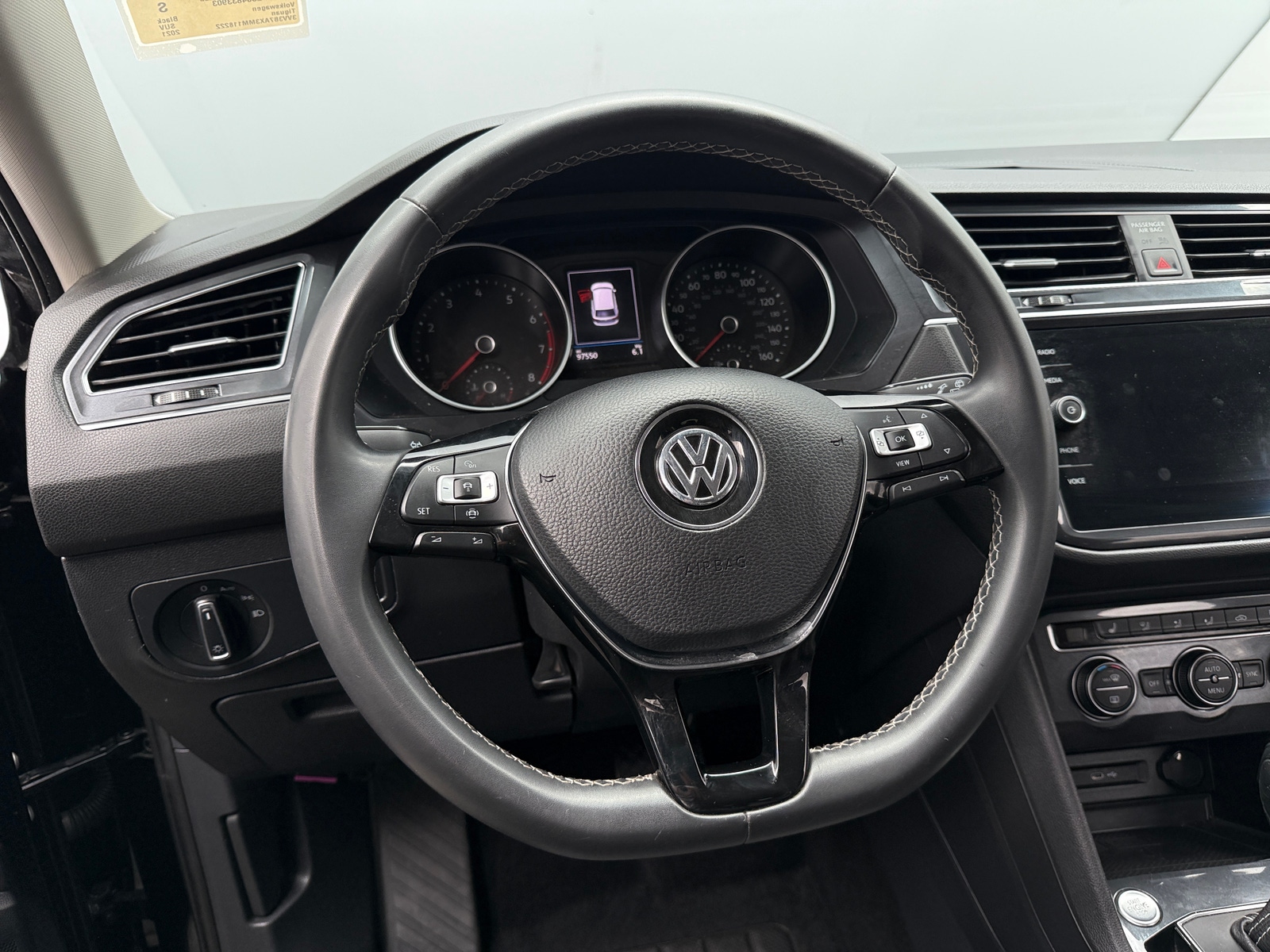 Thumbnail: 2021 Volkswagen Tiguan - 4
