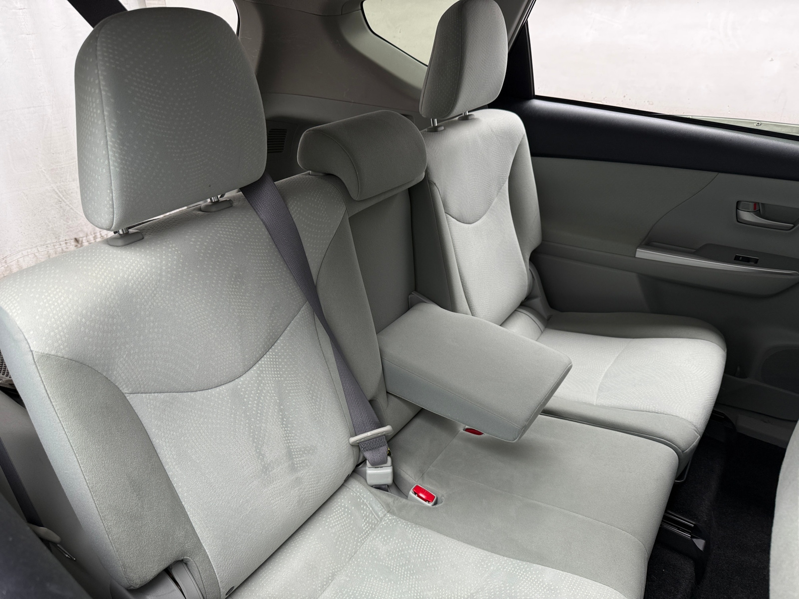 Thumbnail: 2012 Toyota Prius v - 6