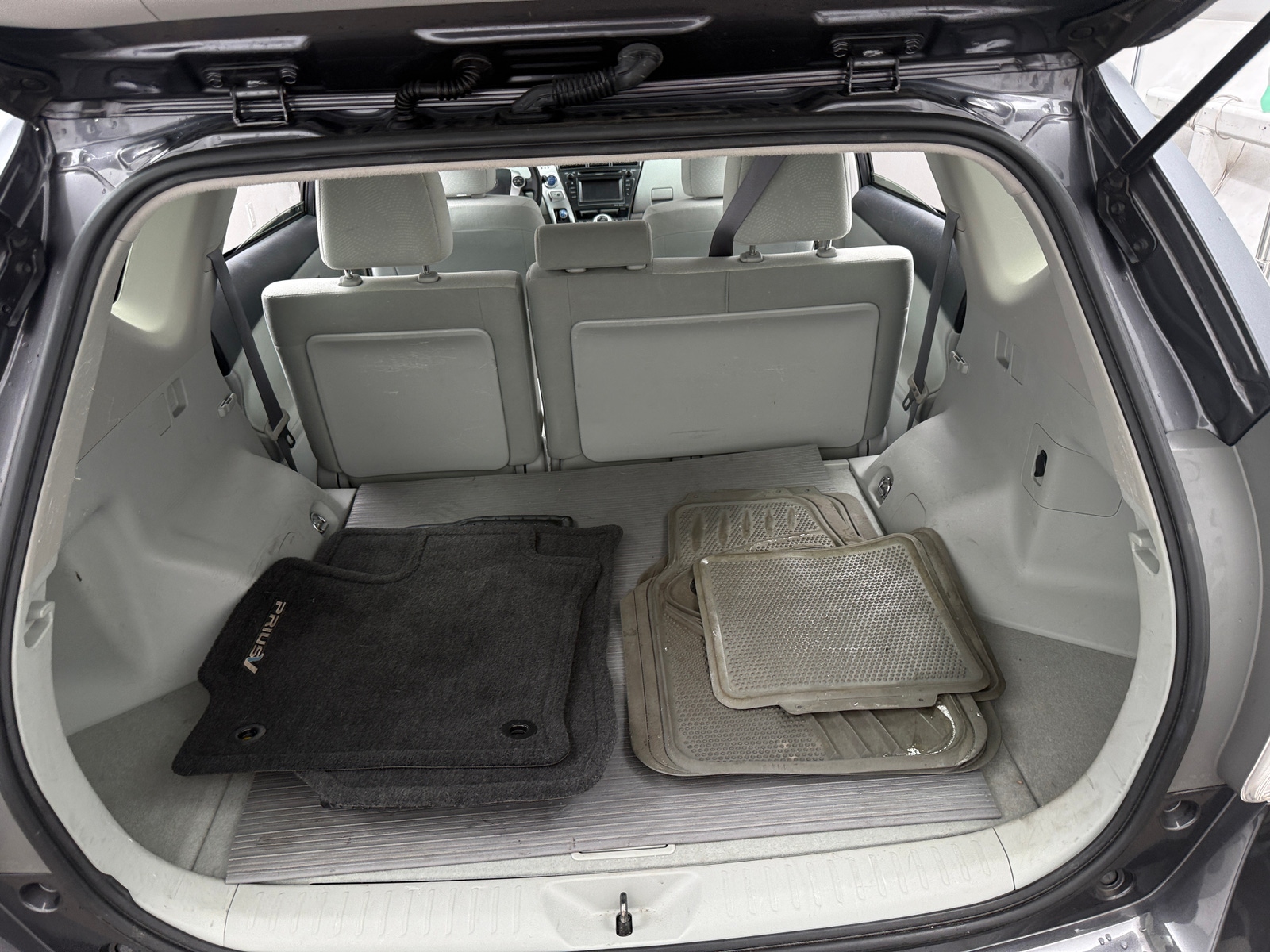 Thumbnail: 2012 Toyota Prius v - 7