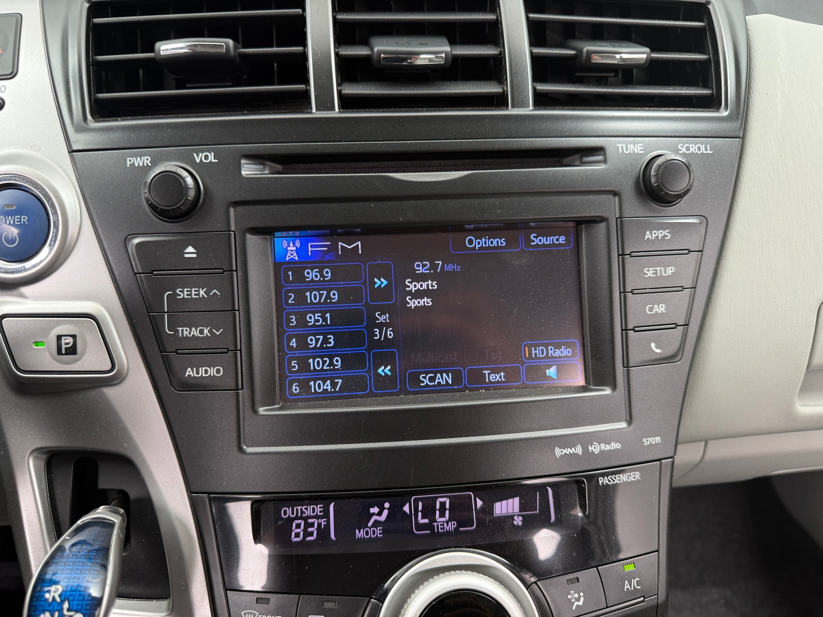 Thumbnail: 2012 Toyota Prius v - 4