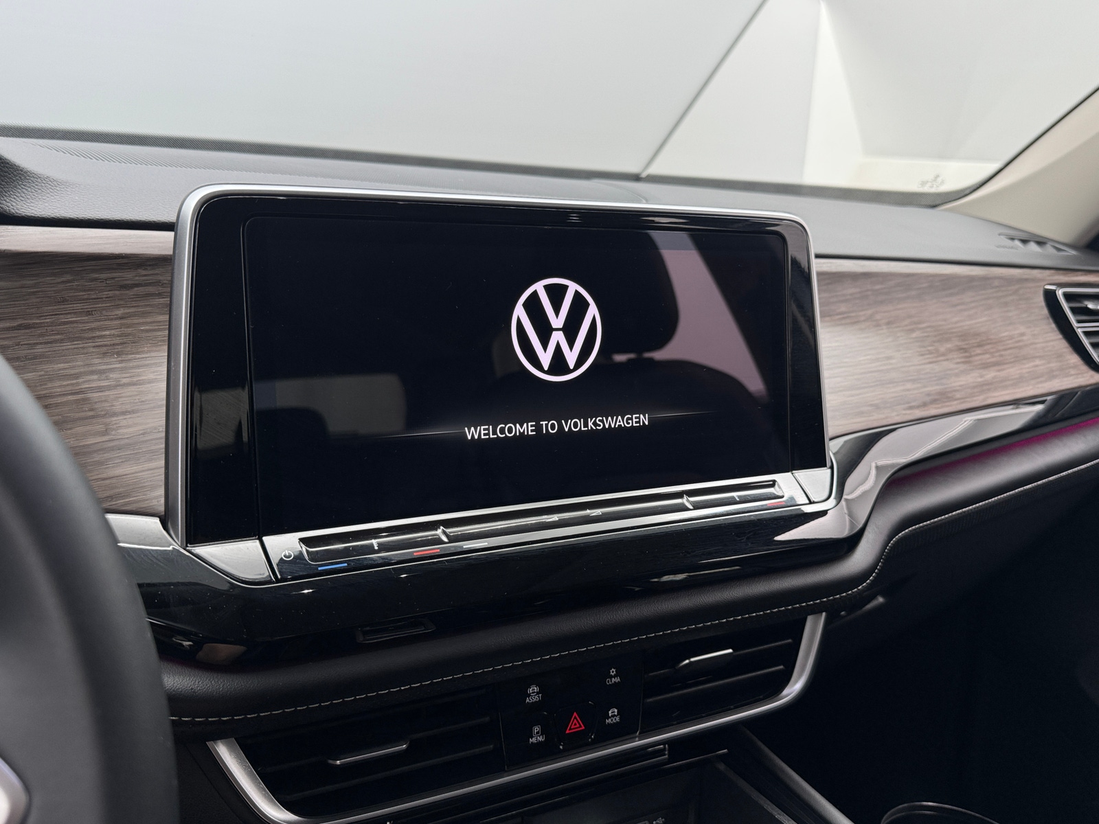 Thumbnail: 2024 Volkswagen Atlas - 3