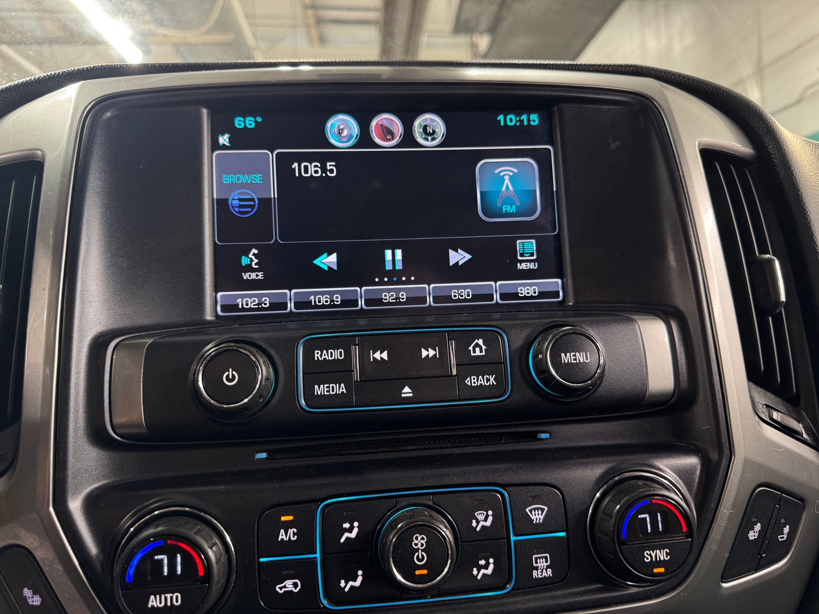 Thumbnail: 2015 Chevrolet Silverado 1500 - 3