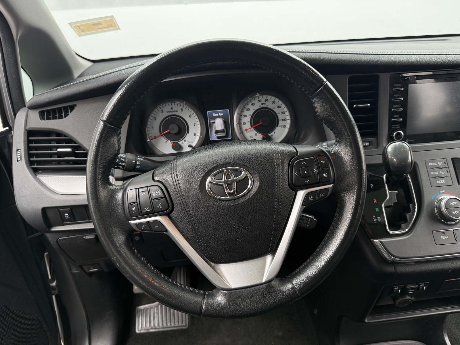 Thumbnail: 2018 Toyota Sienna - 4