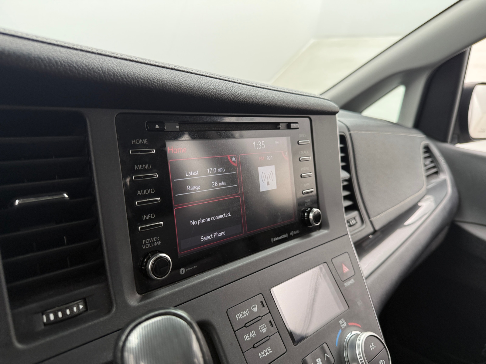 Thumbnail: 2018 Toyota Sienna - 3