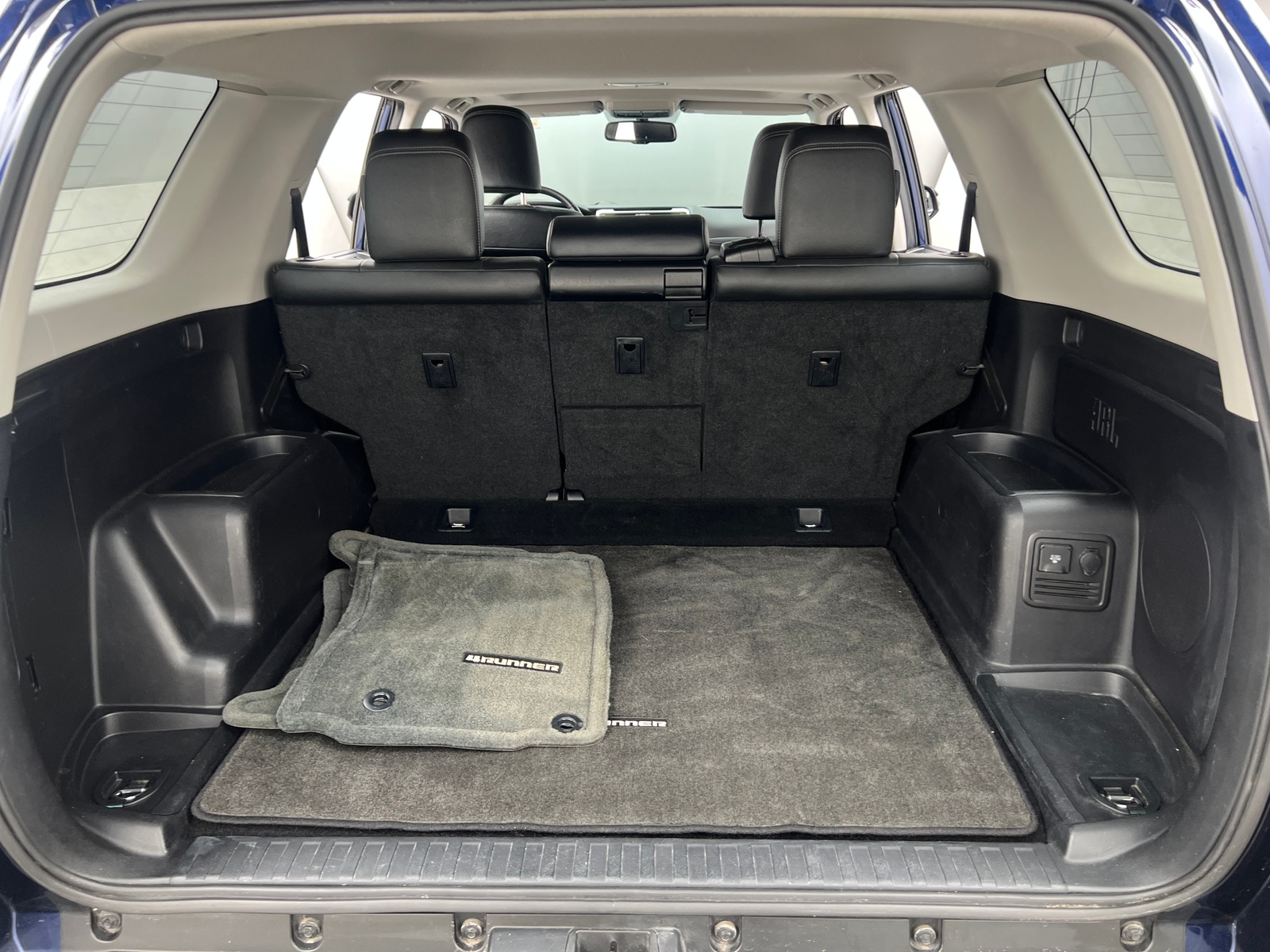Thumbnail: 2016 Toyota 4Runner - 6