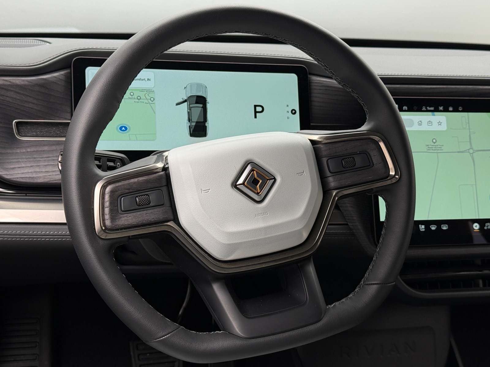 Thumbnail: 2025 Rivian R1S - 4