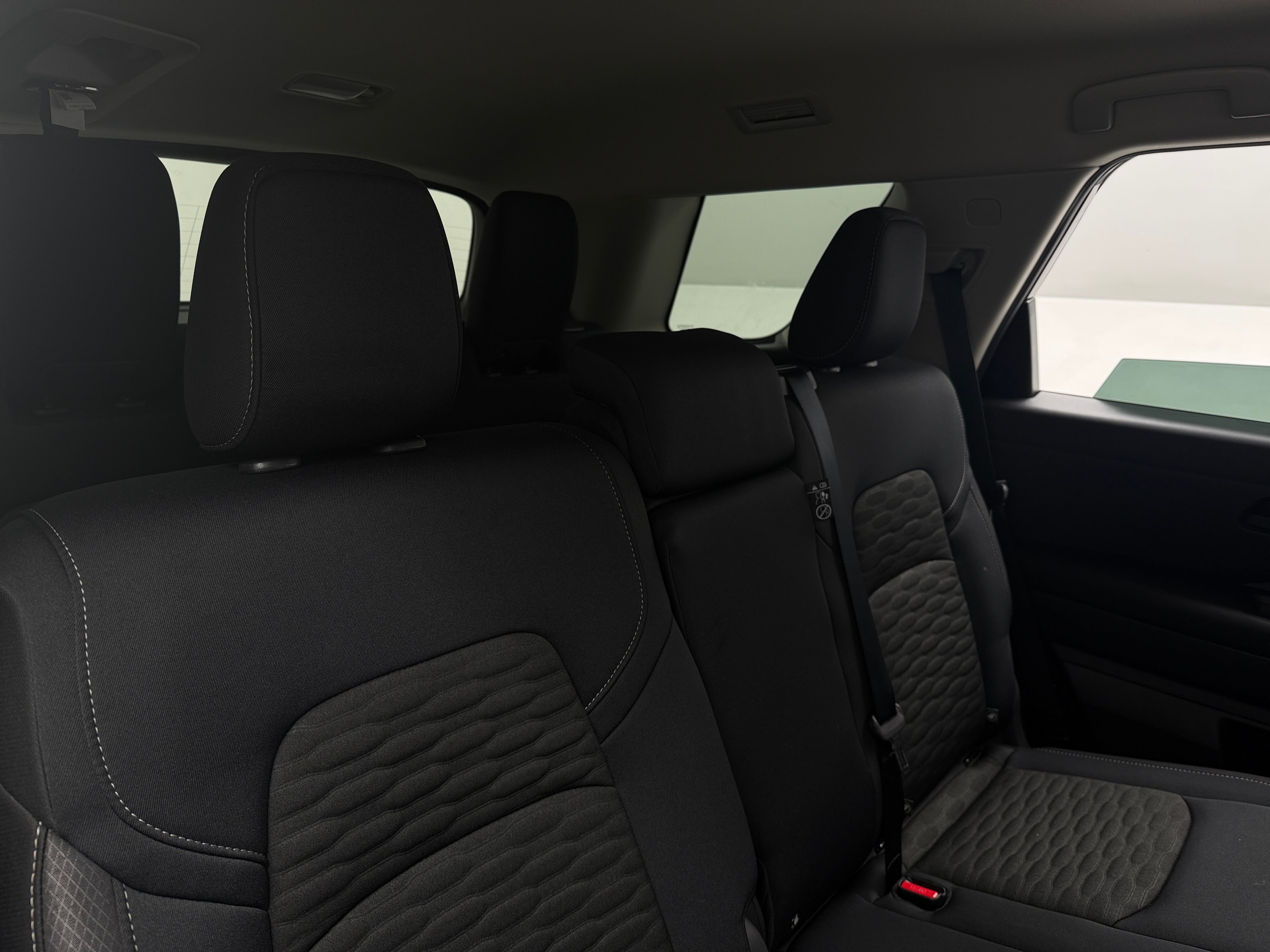 2025 Nissan Pathfinder S - Photo 3