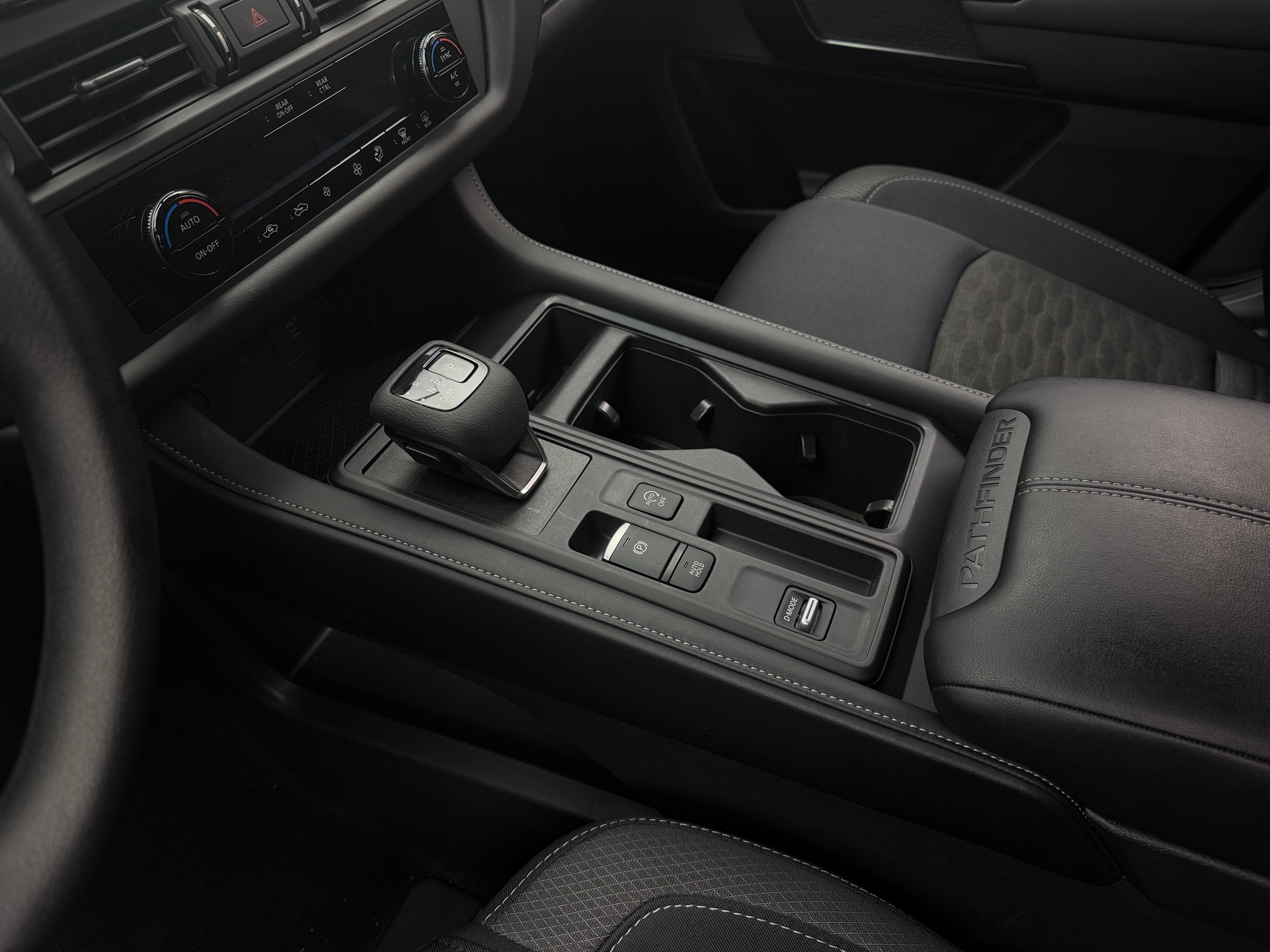 2025 Nissan Pathfinder S - Photo 5