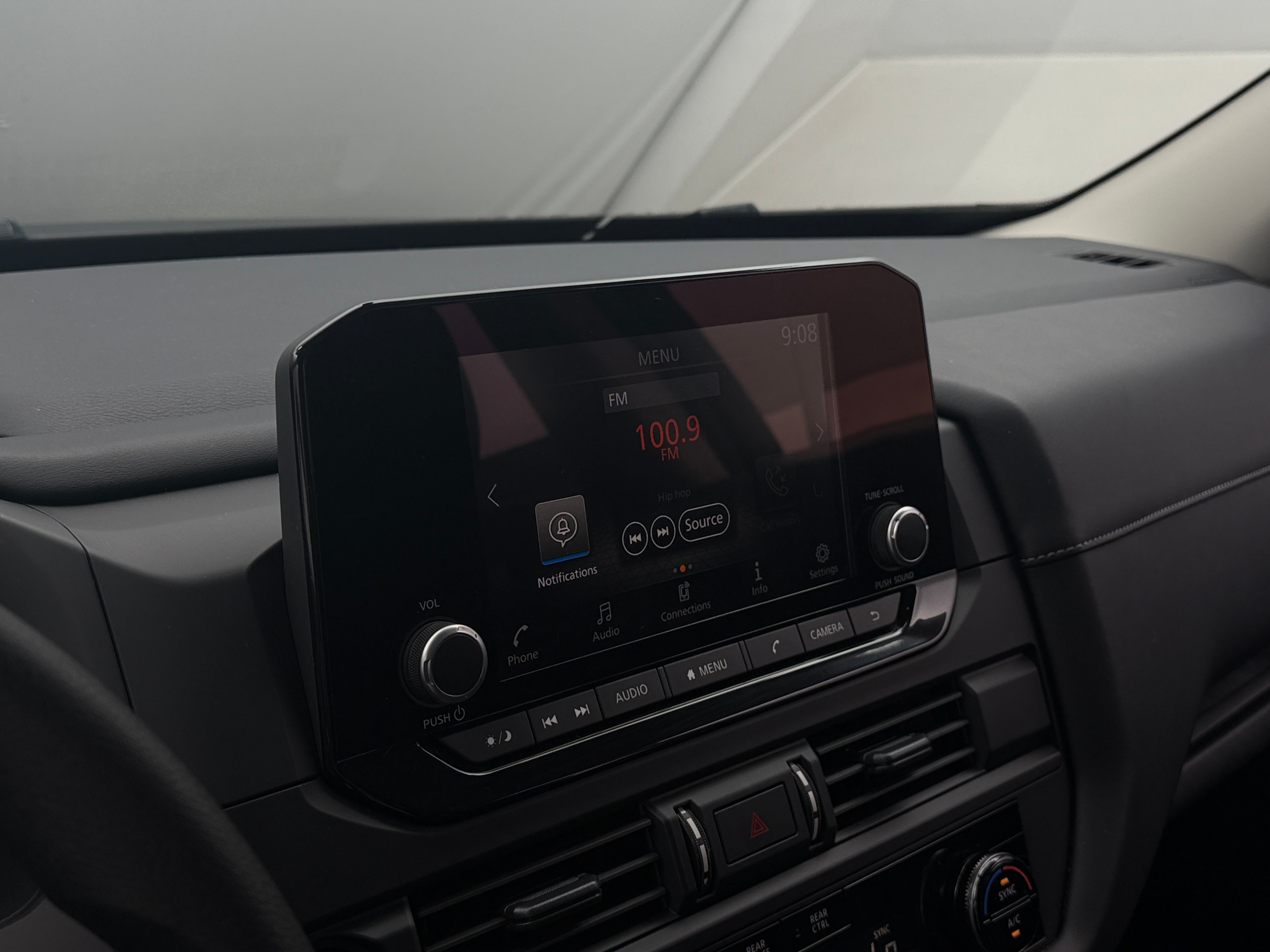 2025 Nissan Pathfinder S - Photo 13