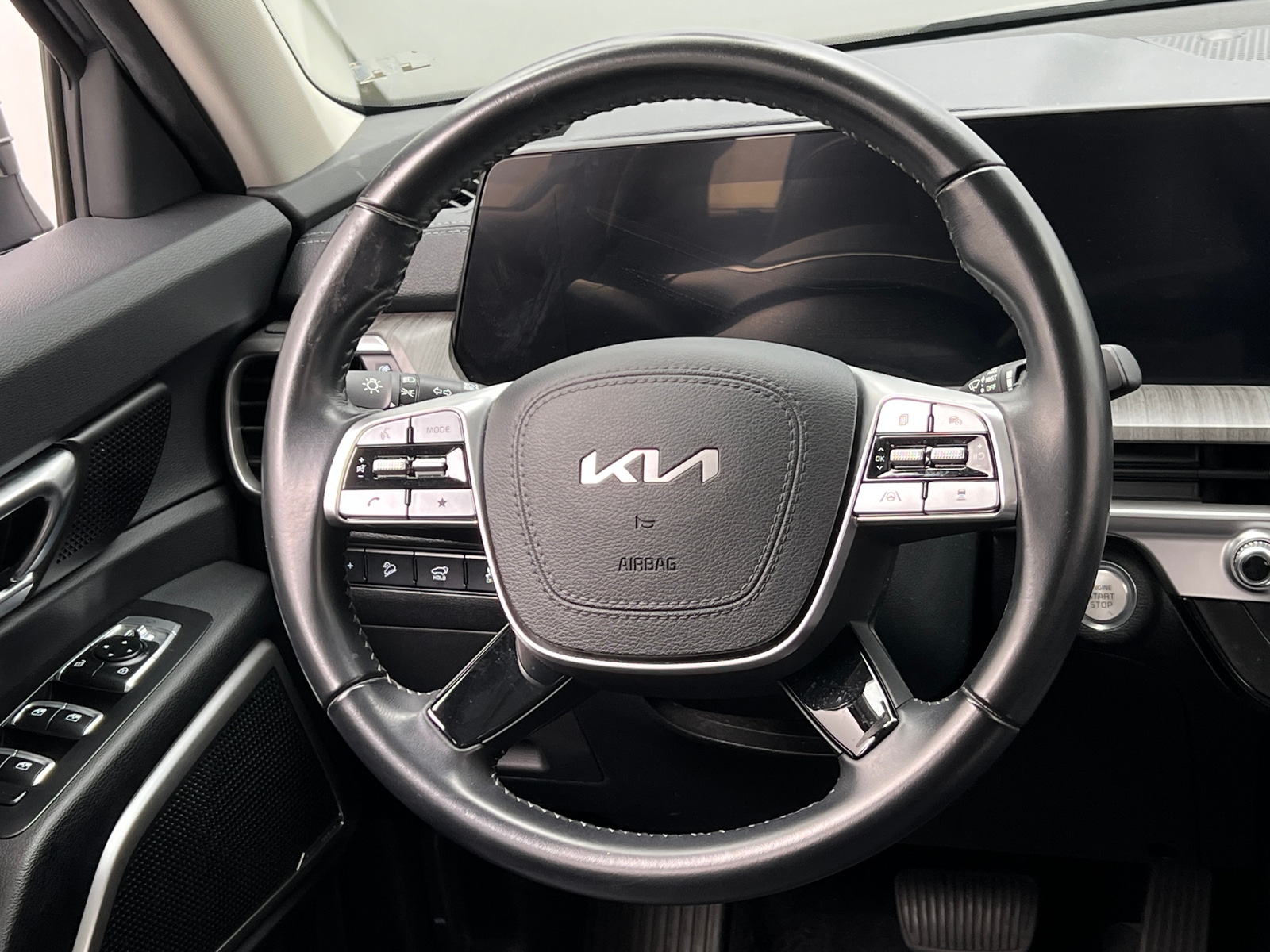 Thumbnail: 2023 Kia Telluride - 4