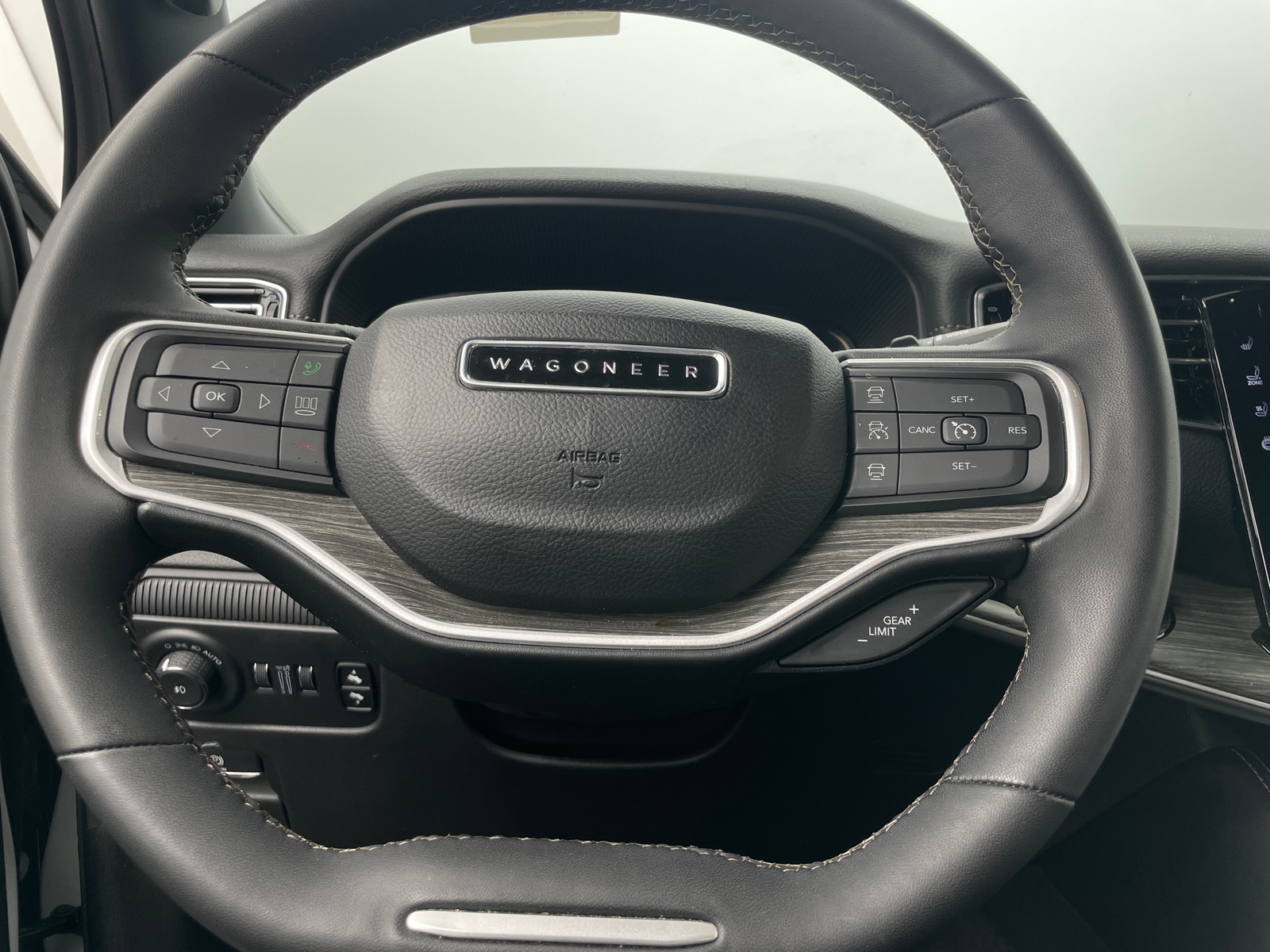 Thumbnail: 2024 Jeep Wagoneer - 4
