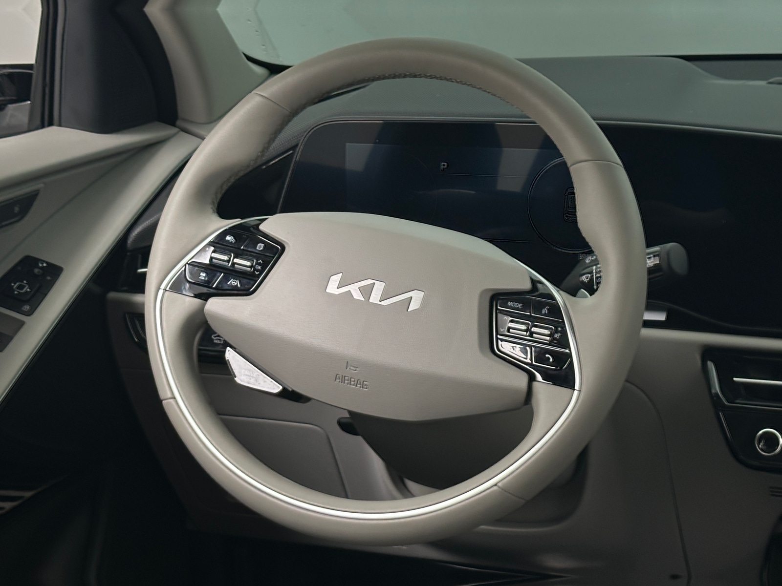 Thumbnail: 2025 Kia Niro - 4