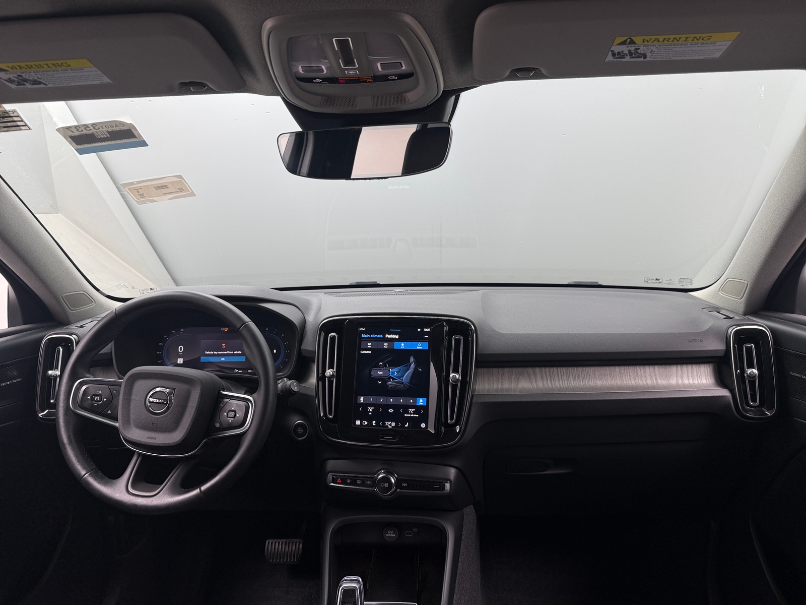 Thumbnail: 2023 Volvo XC40 - 3