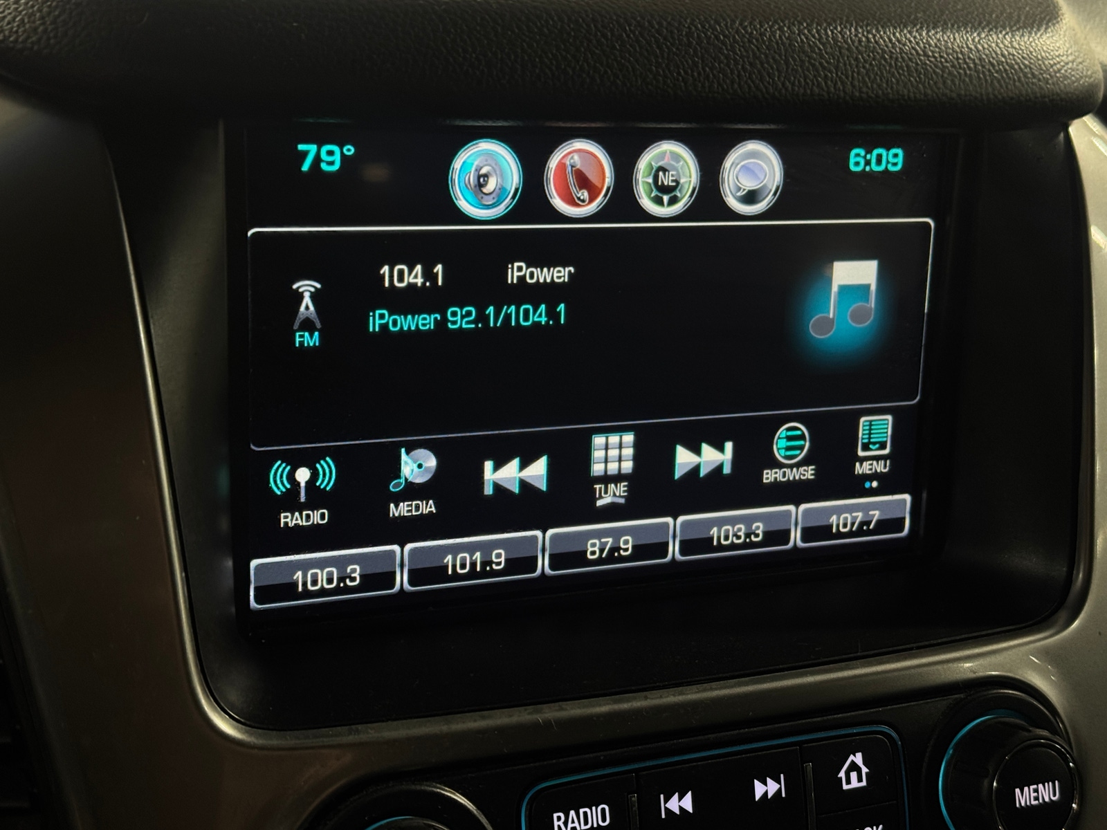 Thumbnail: 2019 Chevrolet Tahoe - 4
