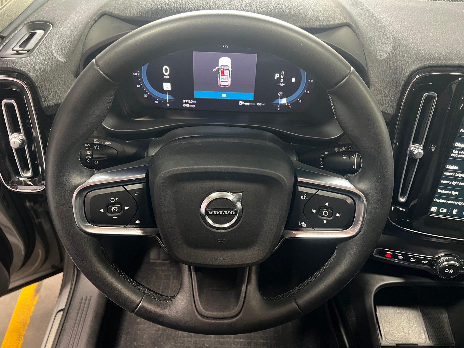 Thumbnail: 2023 Volvo XC40 - 4