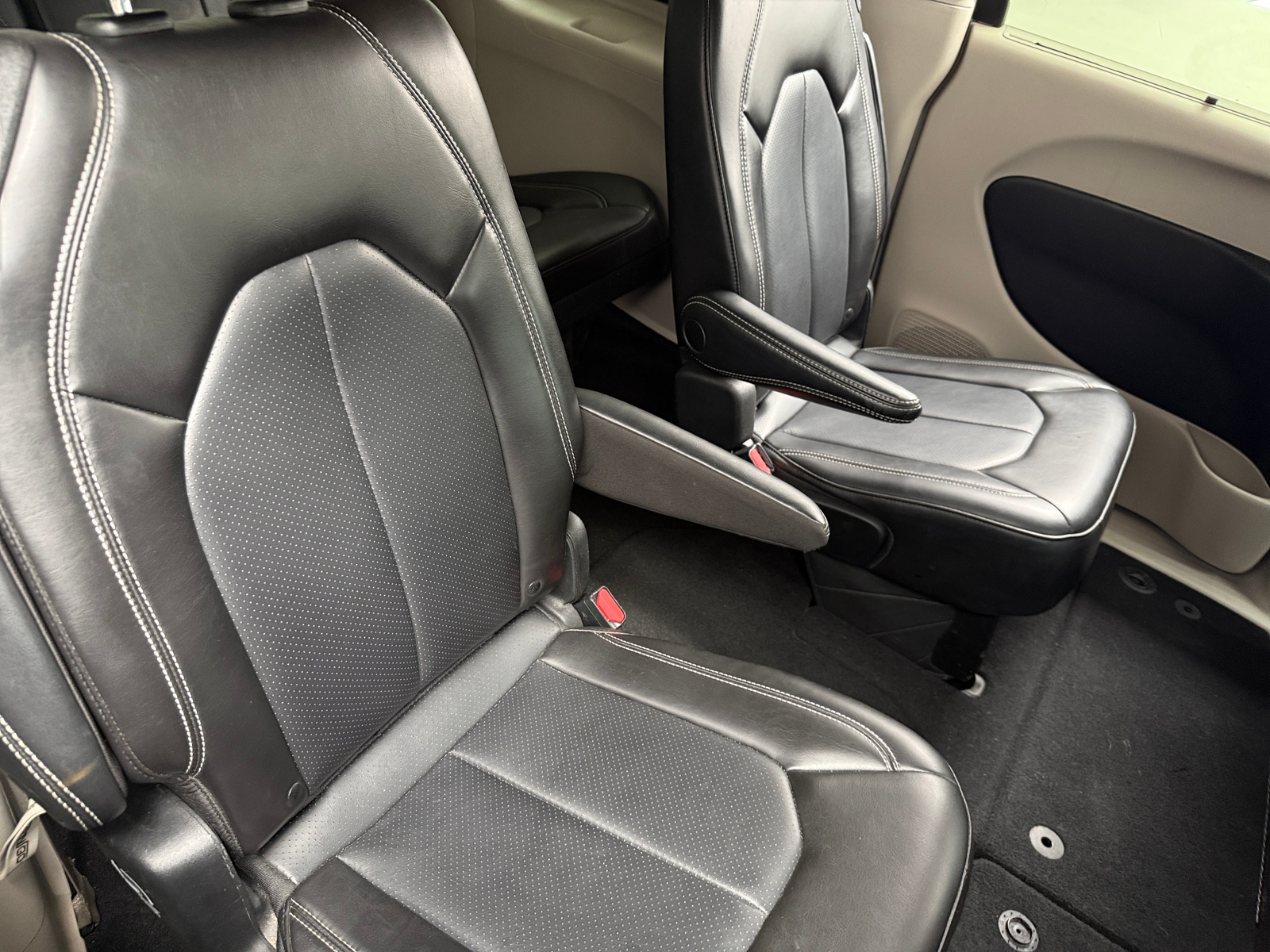 Thumbnail: 2023 Chrysler Pacifica - 6
