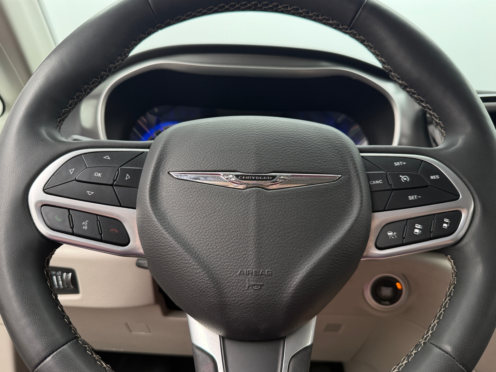 Thumbnail: 2023 Chrysler Pacifica - 5