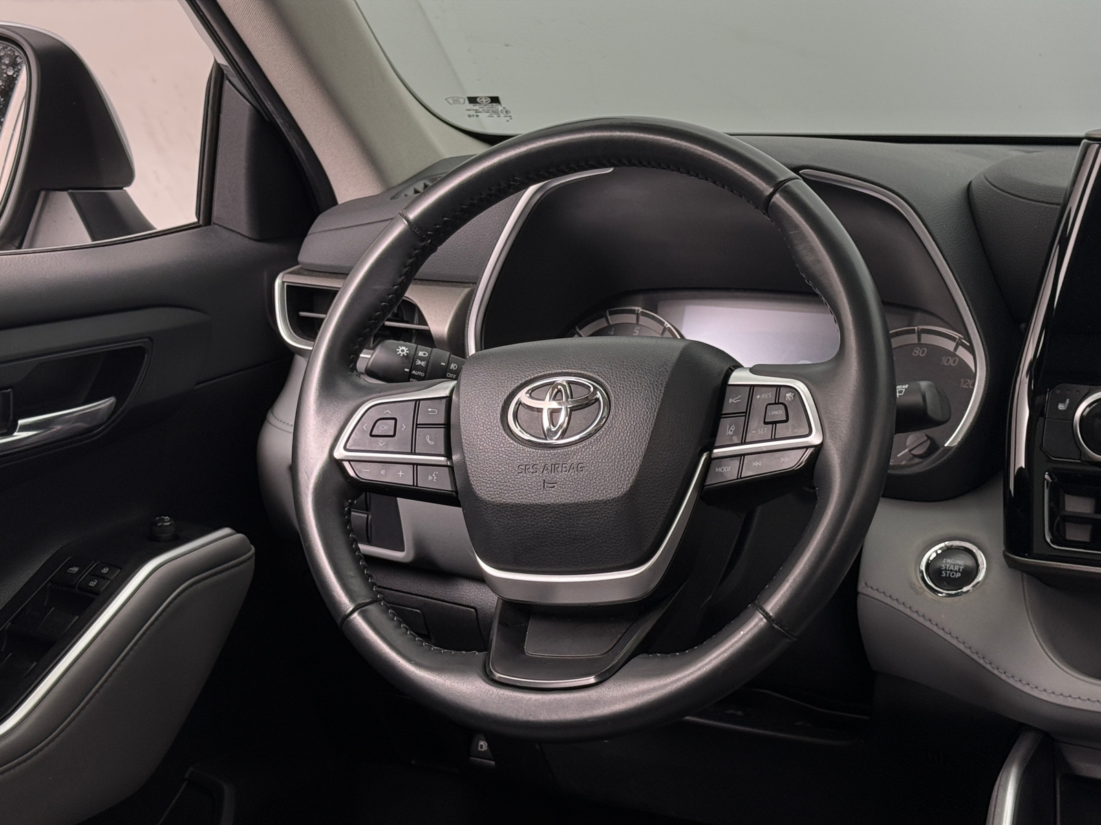 Thumbnail: 2023 Toyota Highlander - 4