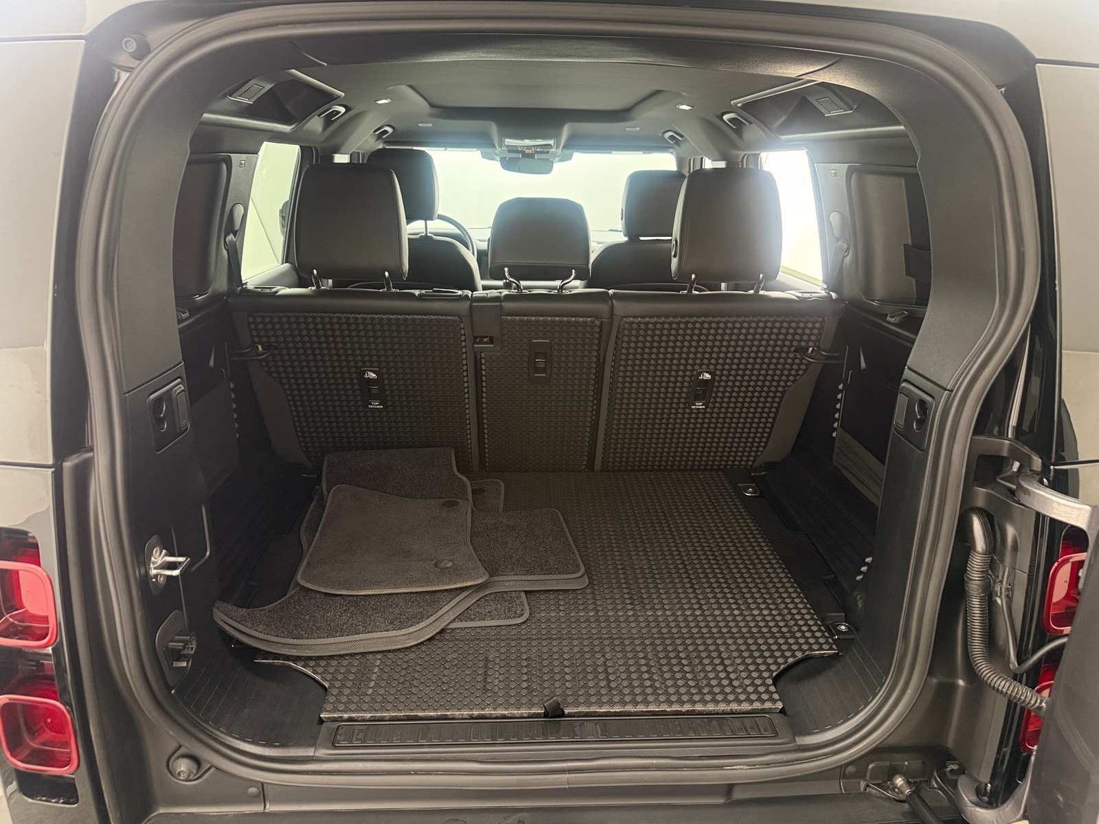 Thumbnail: 2024 Land Rover Defender - 6