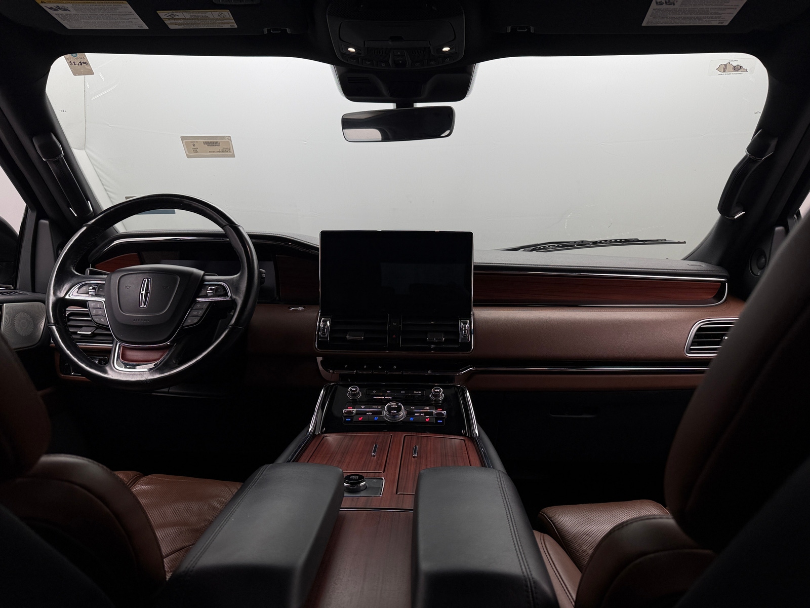 Thumbnail: 2023 Lincoln Navigator L - 2