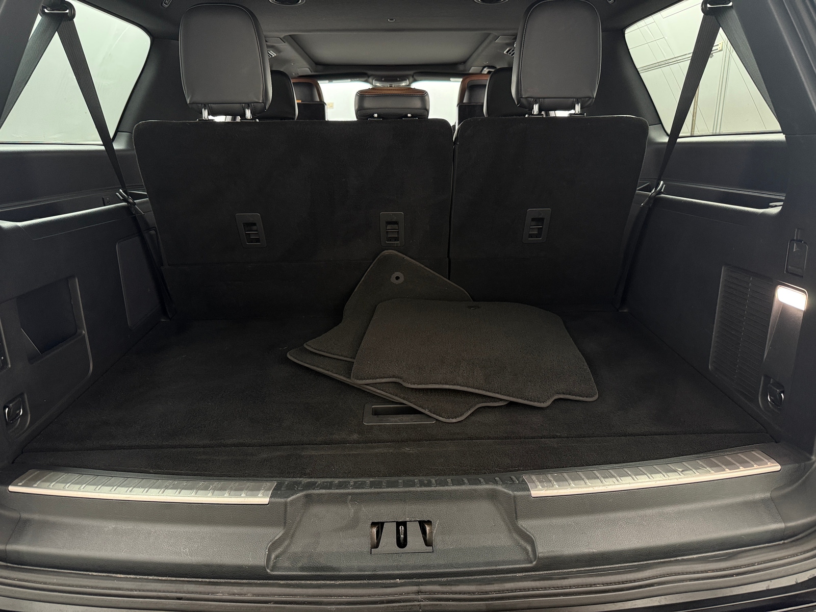 Thumbnail: 2023 Lincoln Navigator L - 6