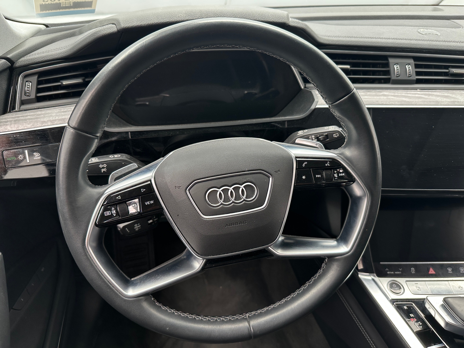 Thumbnail: 2022 Audi e-tron - 4