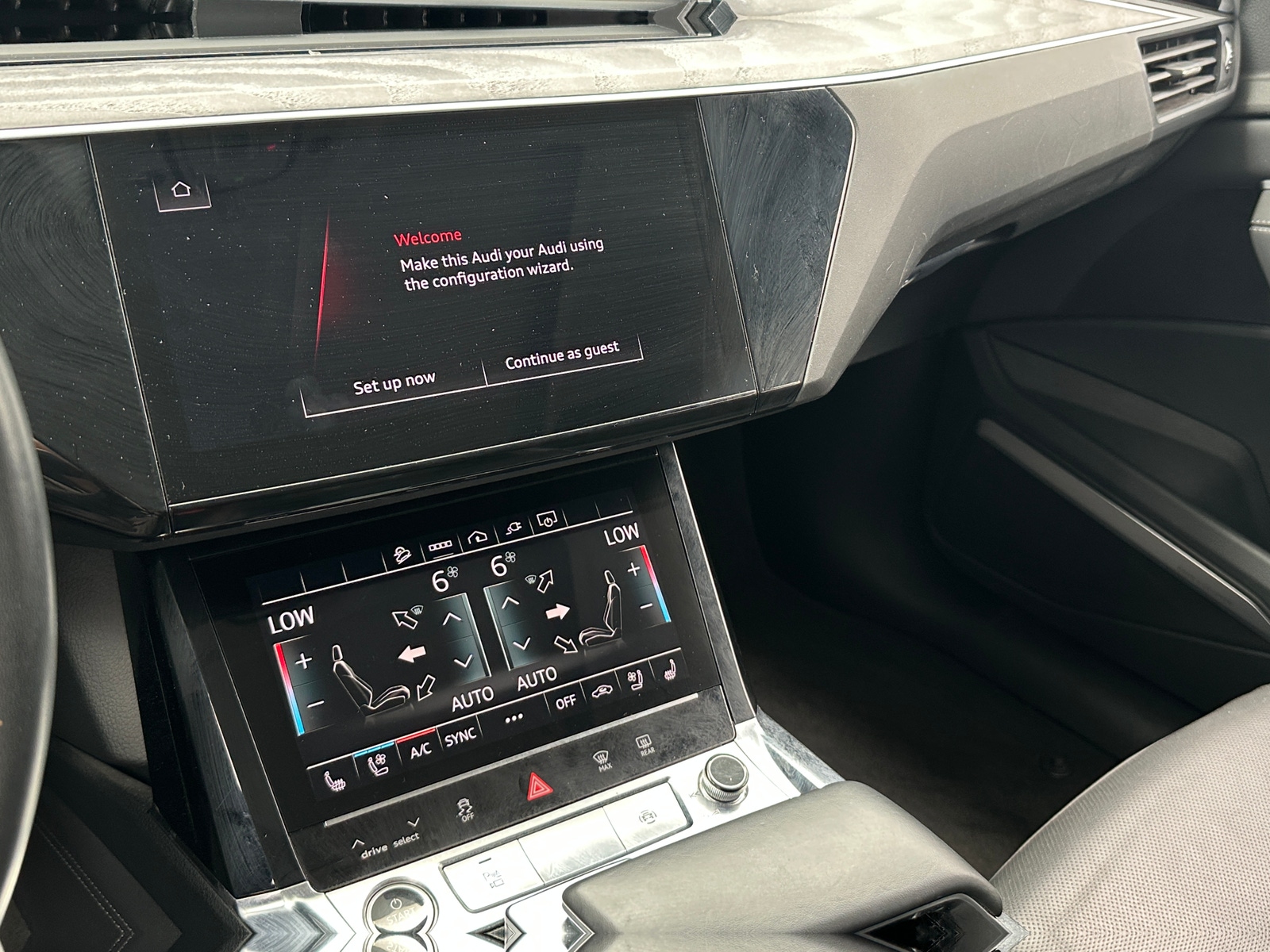 Thumbnail: 2022 Audi e-tron - 3