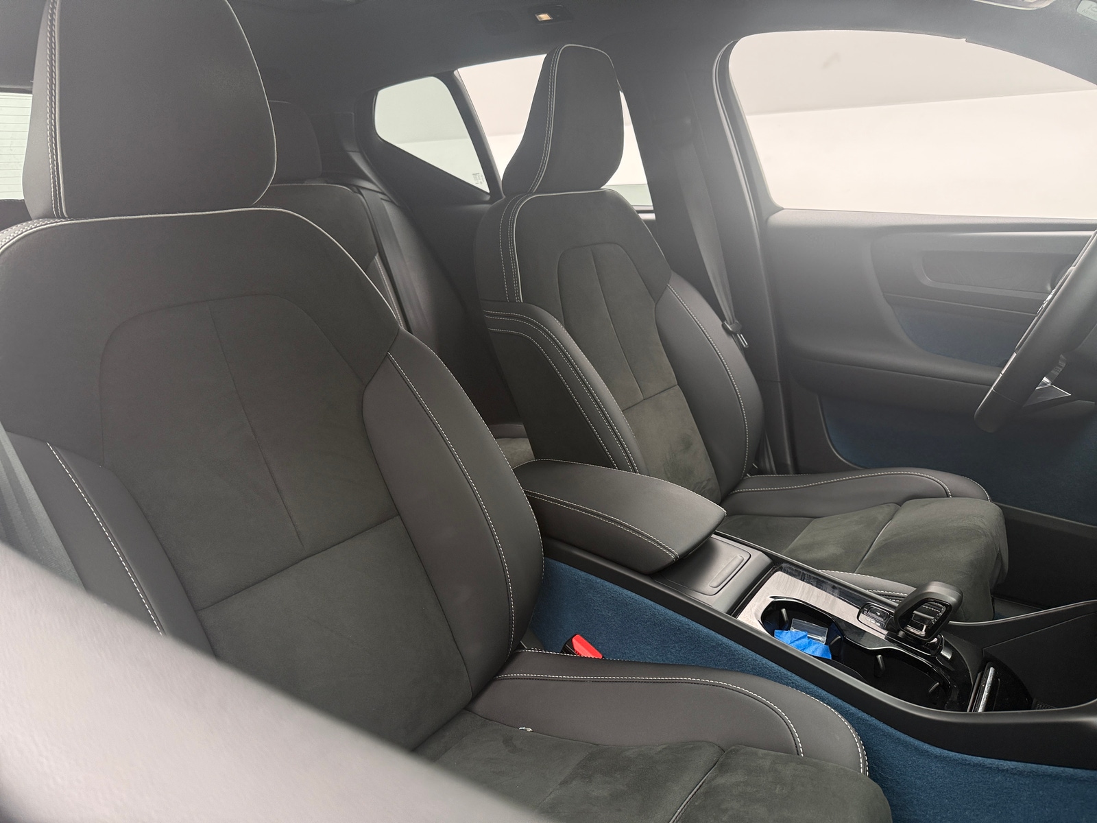 Thumbnail: 2023 Volvo XC40 - 2