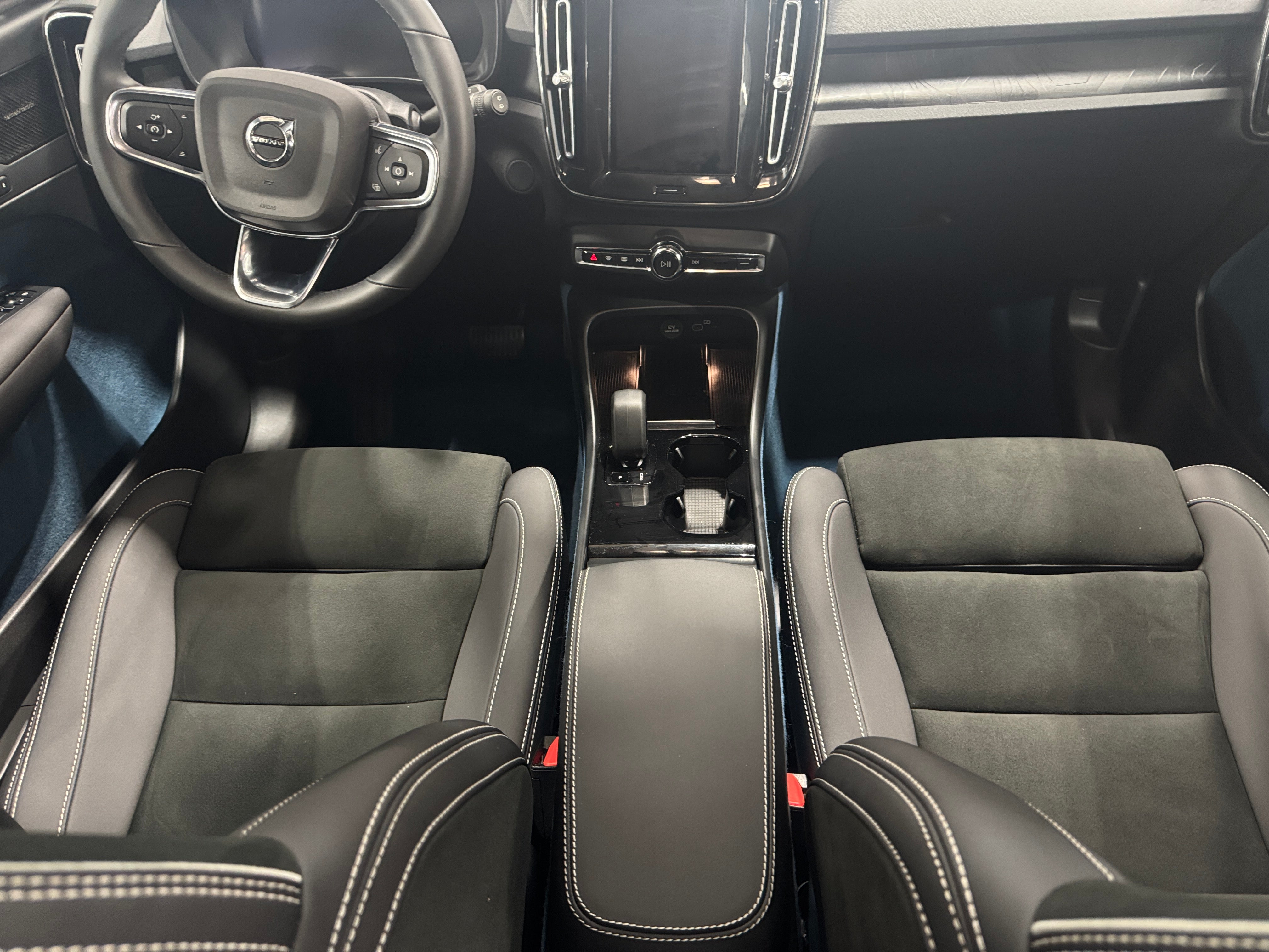 Used 2023 Volvo XC40 Ultimate with VIN YV4ED3UMXP2938057 for sale in Oak Creek, WI