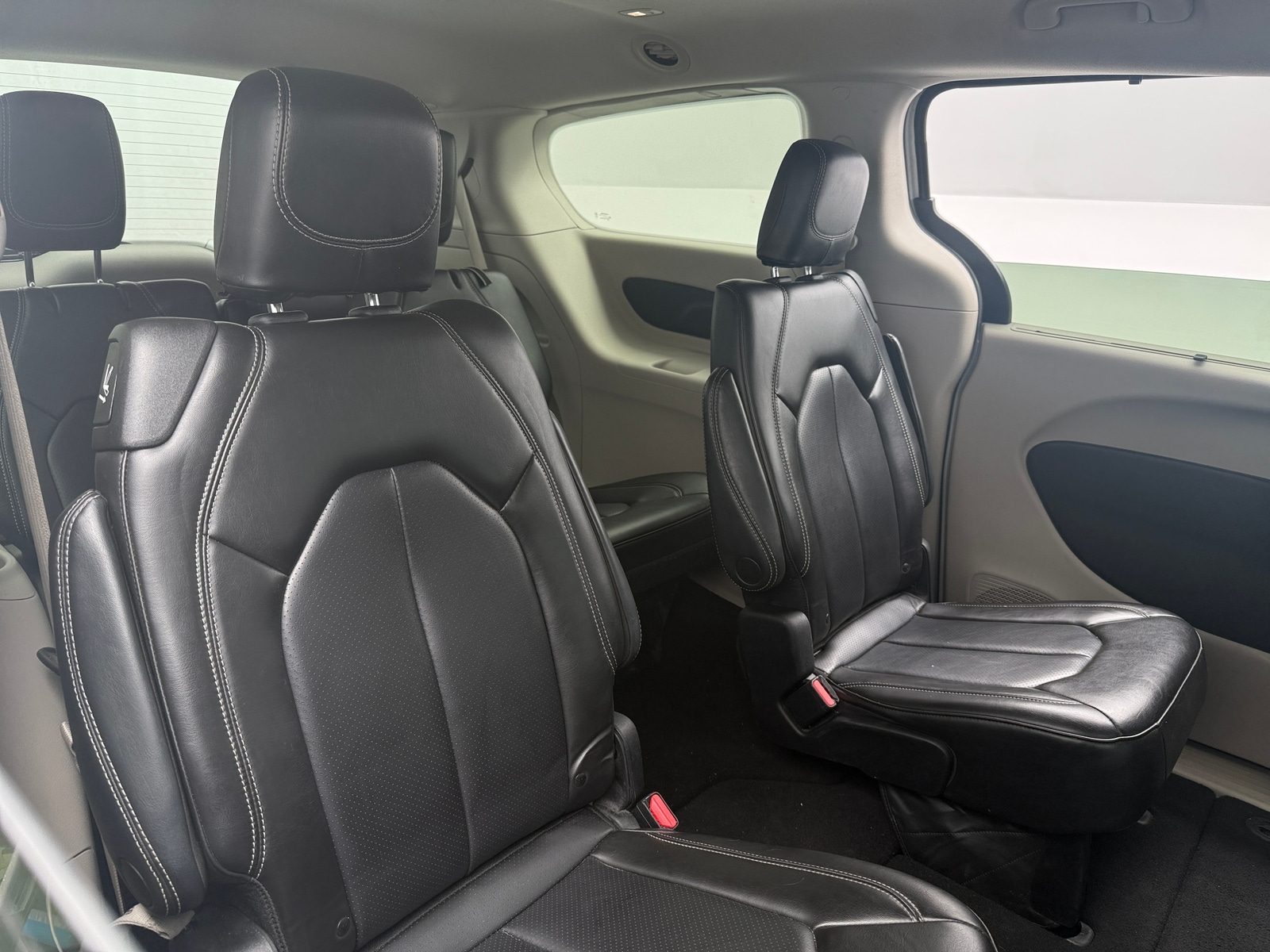 Thumbnail: 2023 Chrysler Pacifica - 5